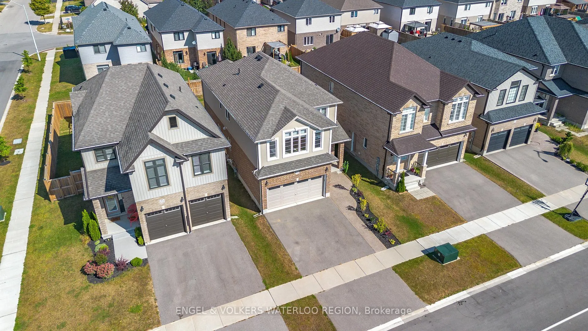 Photo 3 of 68 Arlington Parkway, Brant, Paris — HOMEH