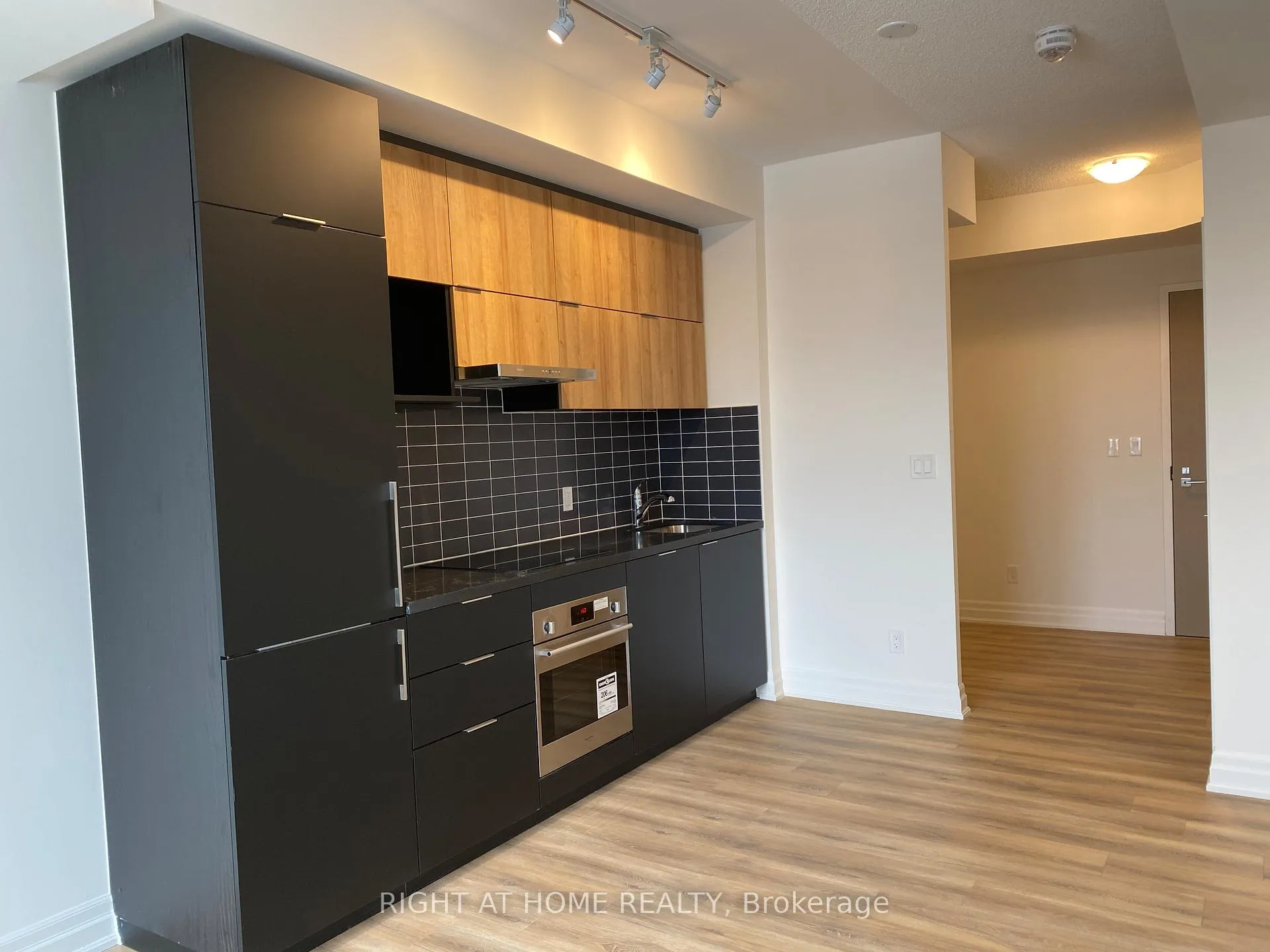 Photo 5 of Unit 916A, 10 Rouge Valley Drive W, Markham, Unionville — HOMEH