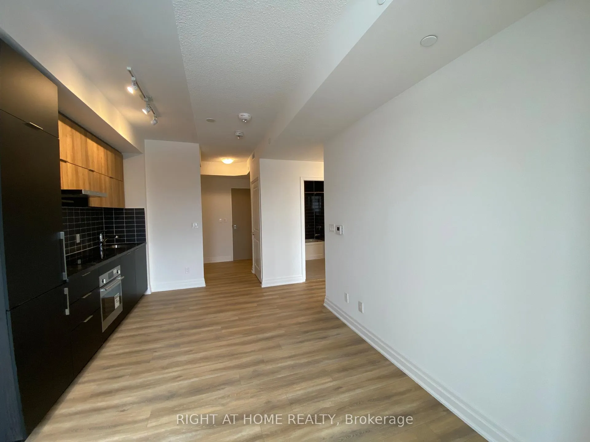Photo 6 of Unit 916A, 10 Rouge Valley Drive W, Markham, Unionville — HOMEH