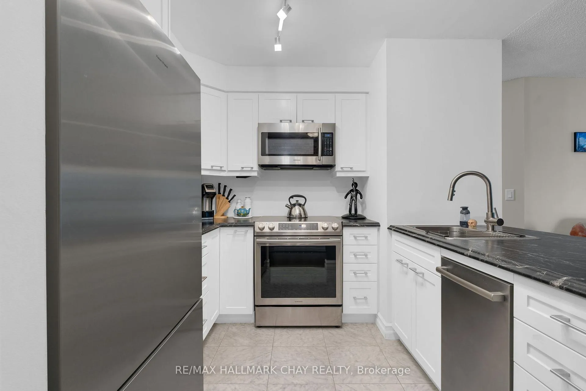 Photo 7 of Unit 610, 140 Dunlop Street E, Barrie, City Centre — HOMEH