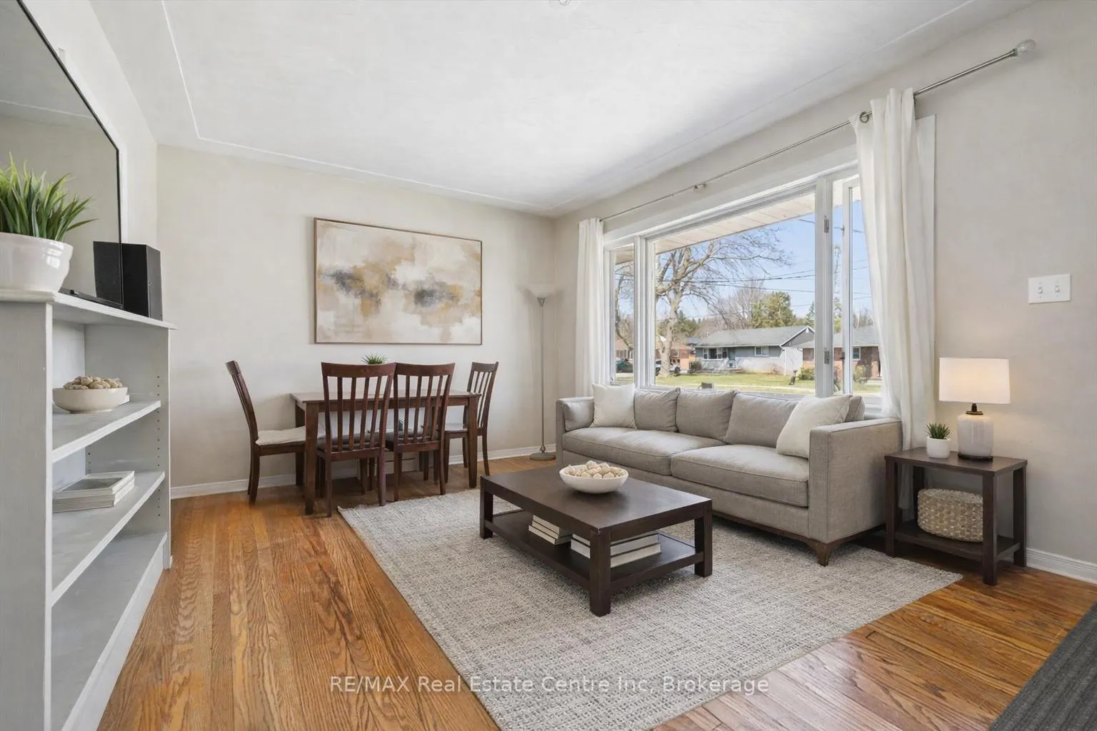 Photo 2 of 58 Vancouver Drive, Guelph, St. George's — HOMEH