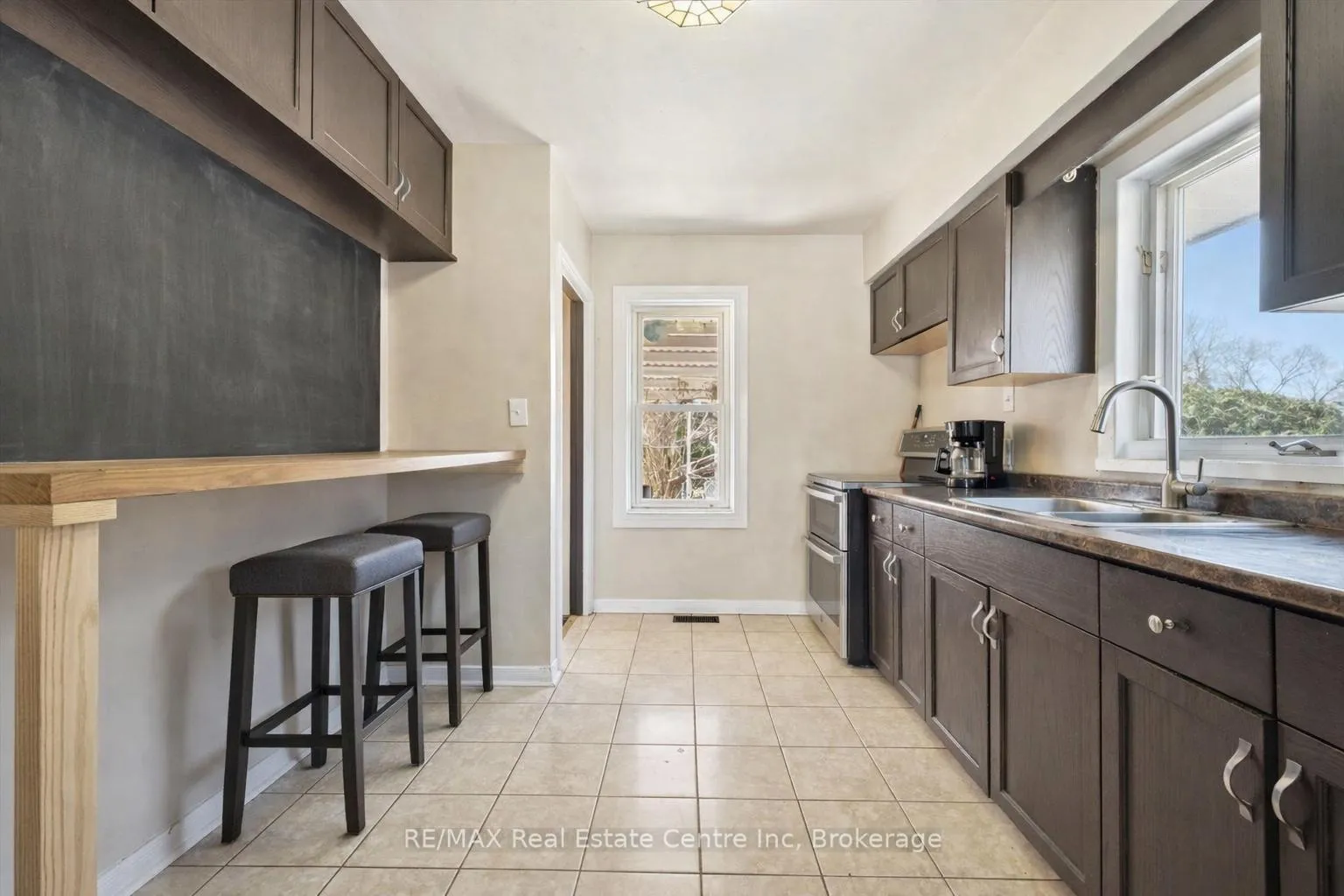 Photo 3 of 58 Vancouver Drive, Guelph, St. George's — HOMEH