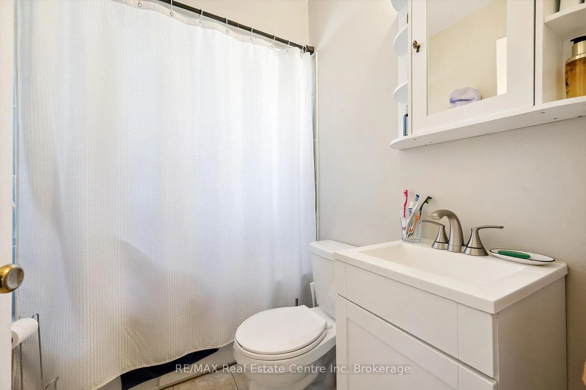 Photo 5 of 58 Vancouver Drive, Guelph, St. George's — HOMEH