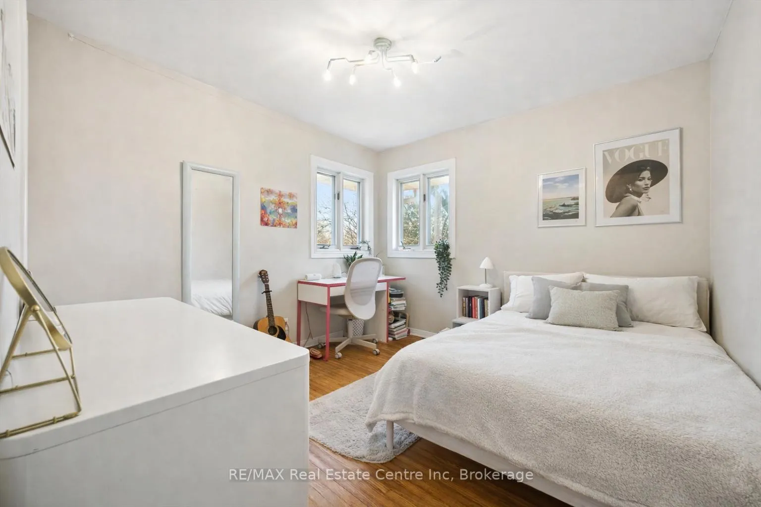 Photo 7 of 58 Vancouver Drive, Guelph, St. George's — HOMEH