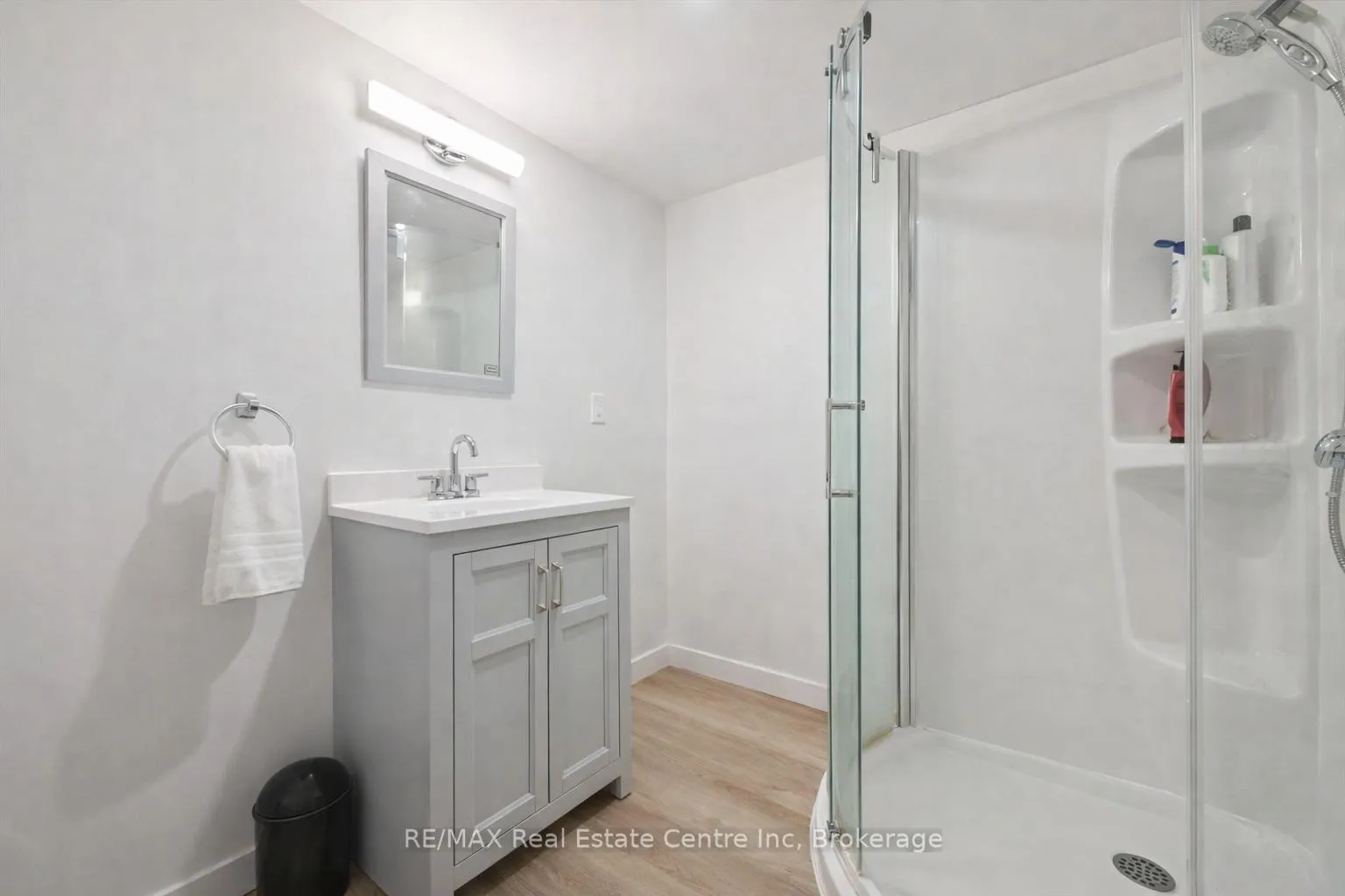 Photo 11 of 58 Vancouver Drive, Guelph, St. George's — HOMEH
