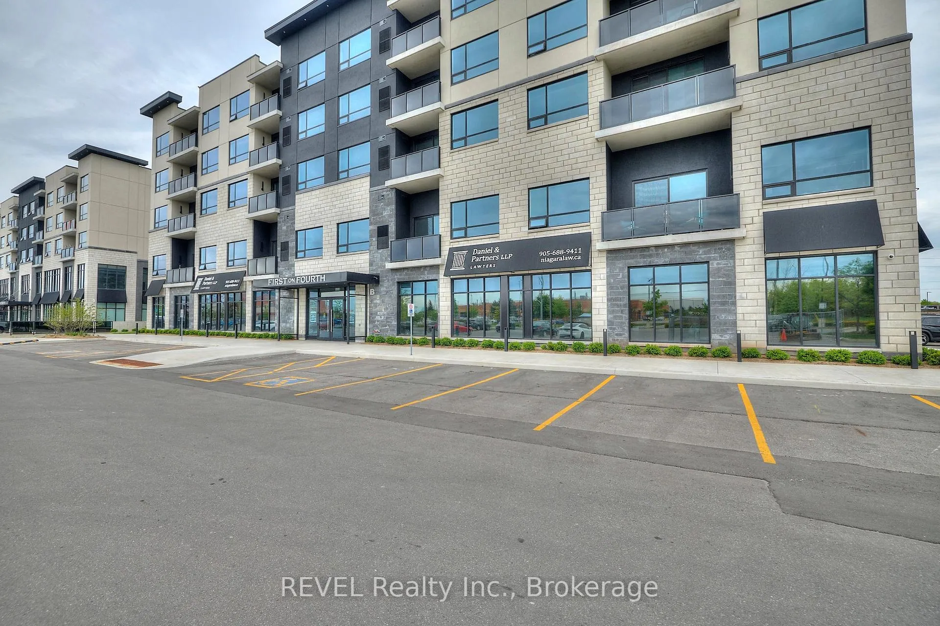 Photo 2 of Unit 207, 300B Fourth Avenue, St. Catharines, Ridley — HOMEH