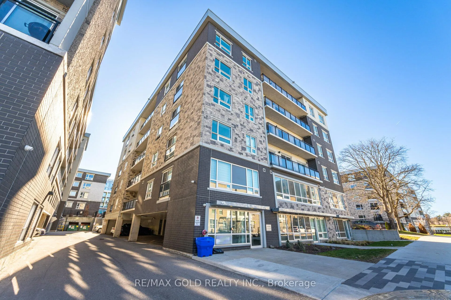 Front of Unit H101, 275 Larch Street