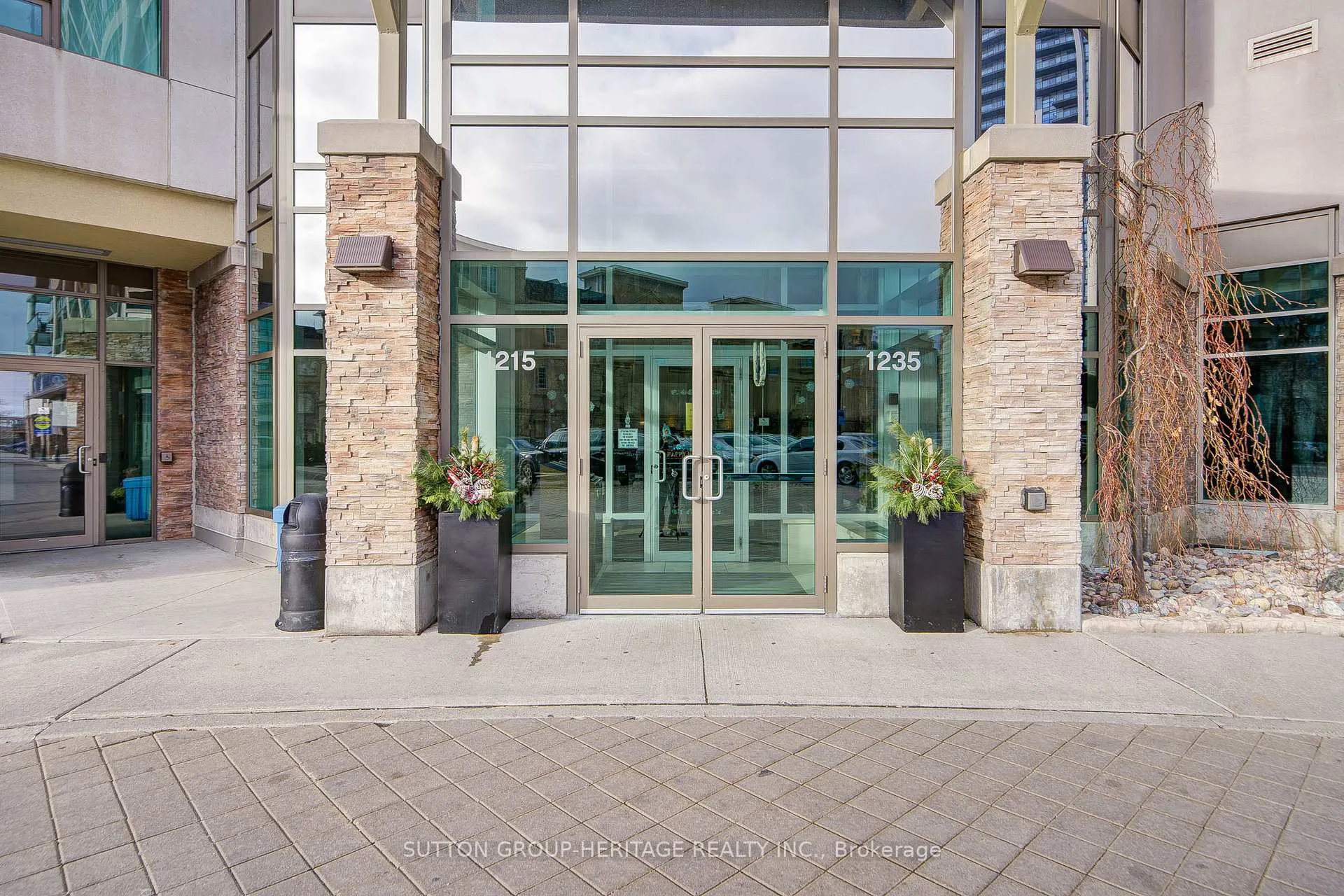 Photo 3 of Unit 606, 1215 Bayly Street, Pickering, Bay Ridges — HOMEH