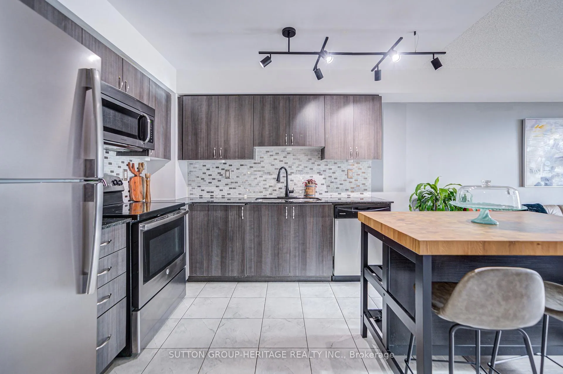 Photo 13 of Unit 606, 1215 Bayly Street, Pickering, Bay Ridges — HOMEH