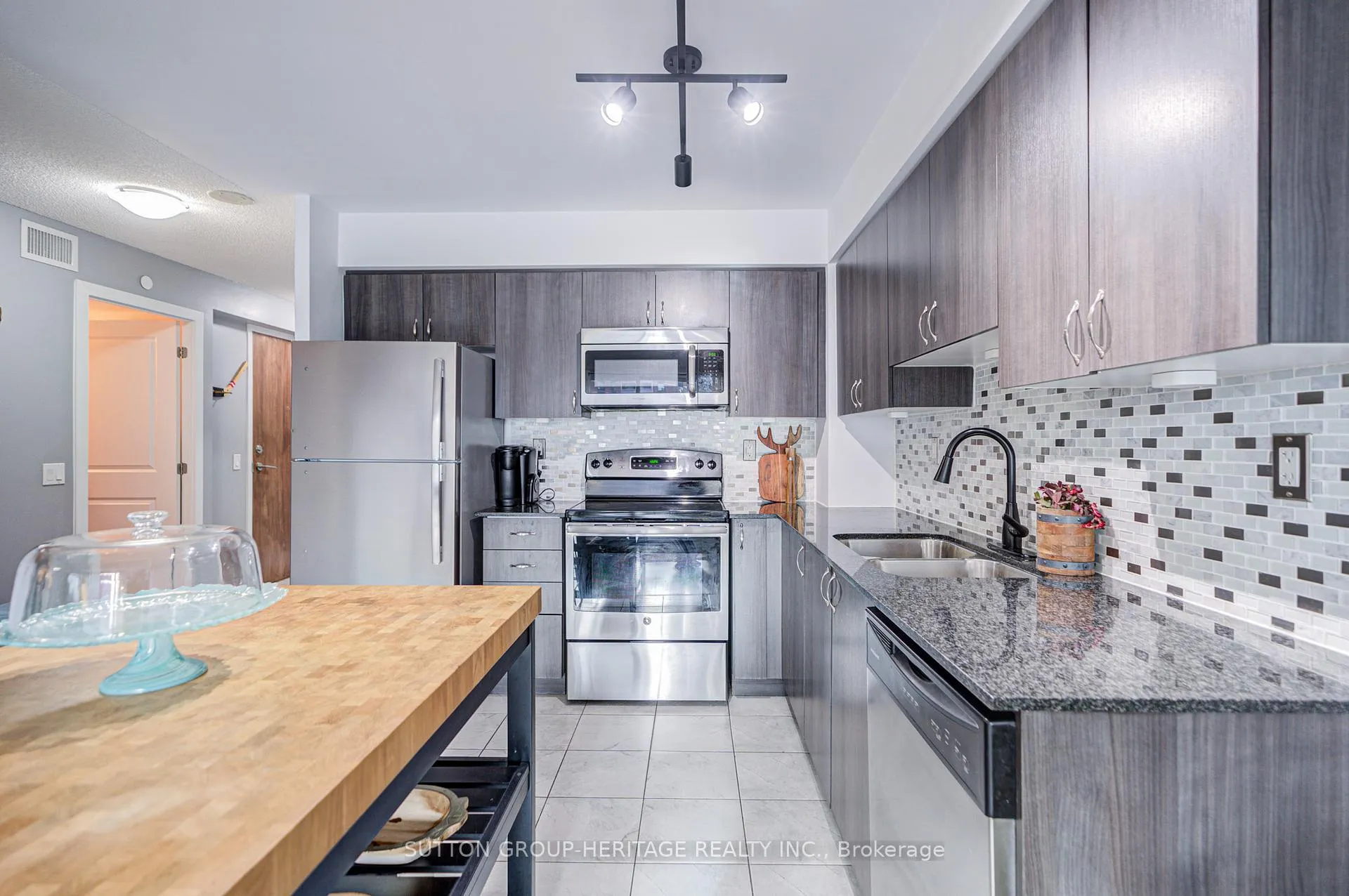 Photo 15 of Unit 606, 1215 Bayly Street, Pickering, Bay Ridges — HOMEH
