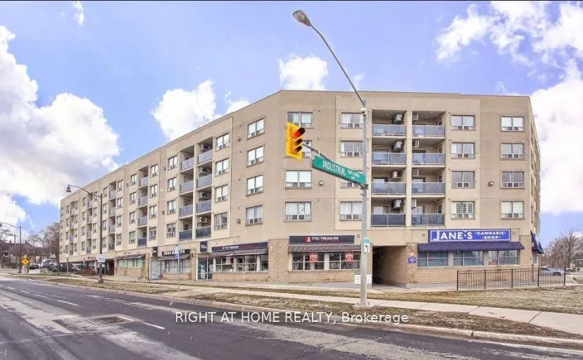 Front of Unit 517, 160 Wellington Street E