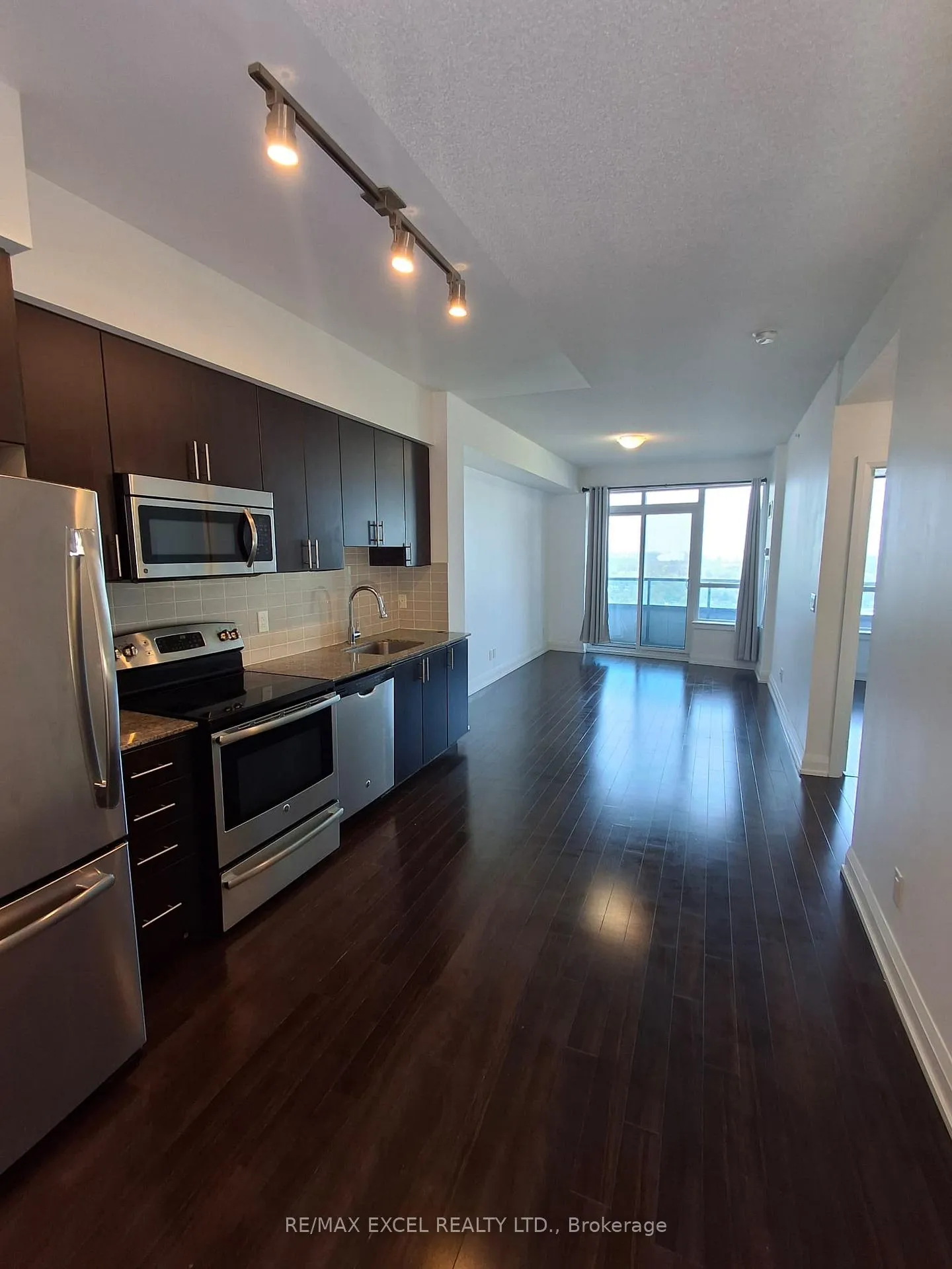 Photo 10 of Unit 802, 7171 Yonge Street, Markham, Grandview — HOMEH