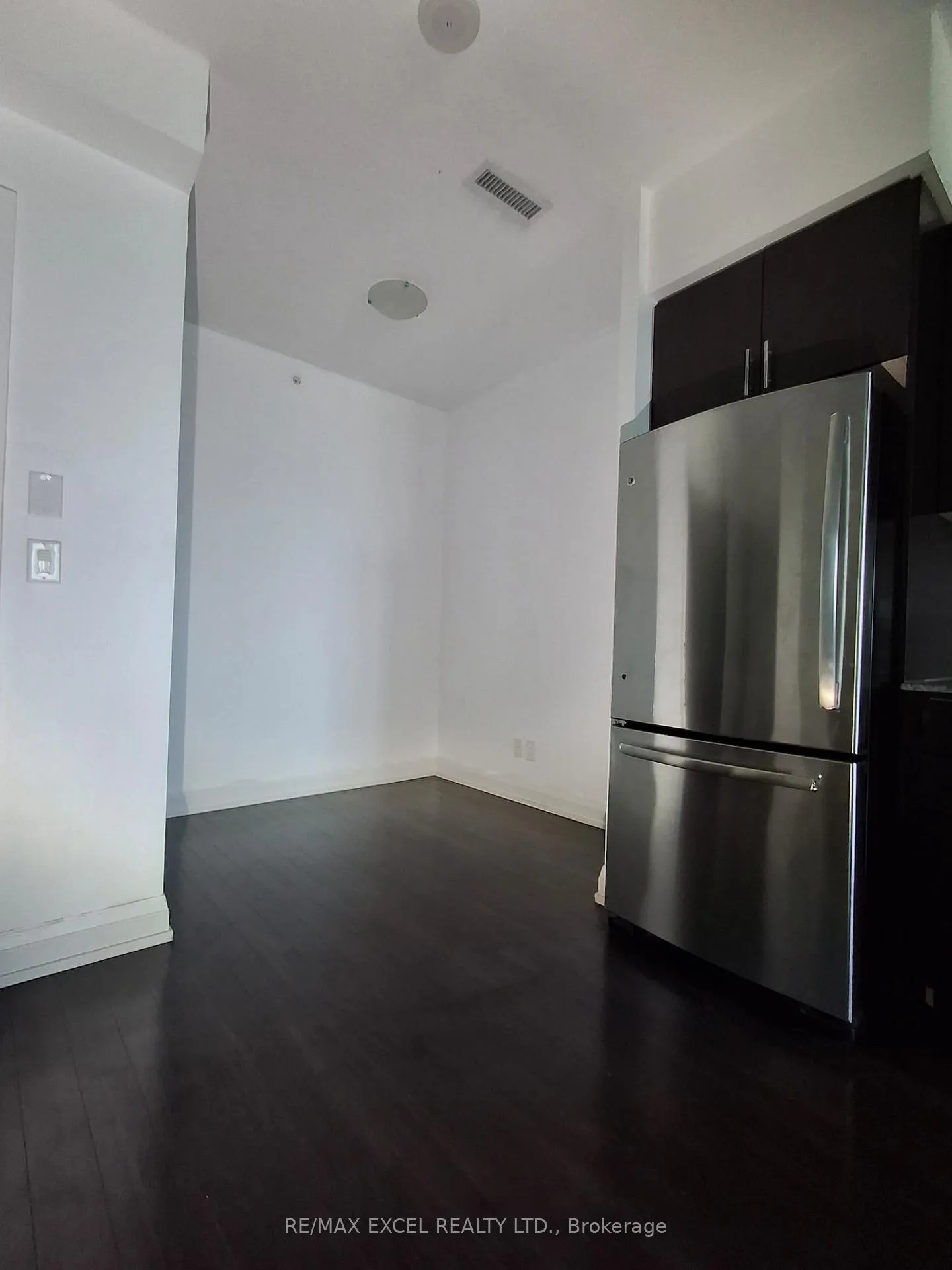 Photo 11 of Unit 802, 7171 Yonge Street, Markham, Grandview — HOMEH