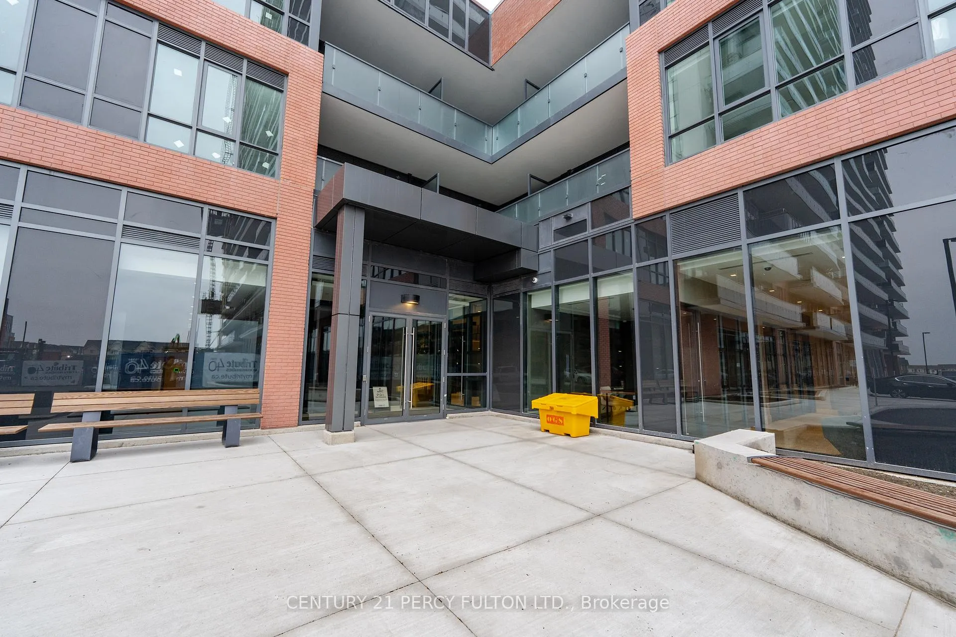Front of Unit 1114, 2545 Simcoe Street N