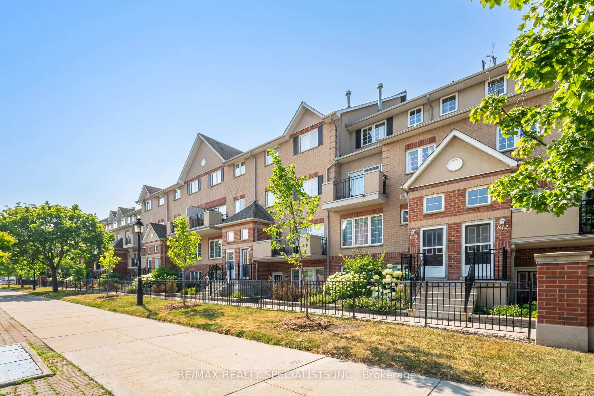 Photo 1 of Unit 825, 1400 The Esplanade N, Pickering, Town Centre — HOMEH