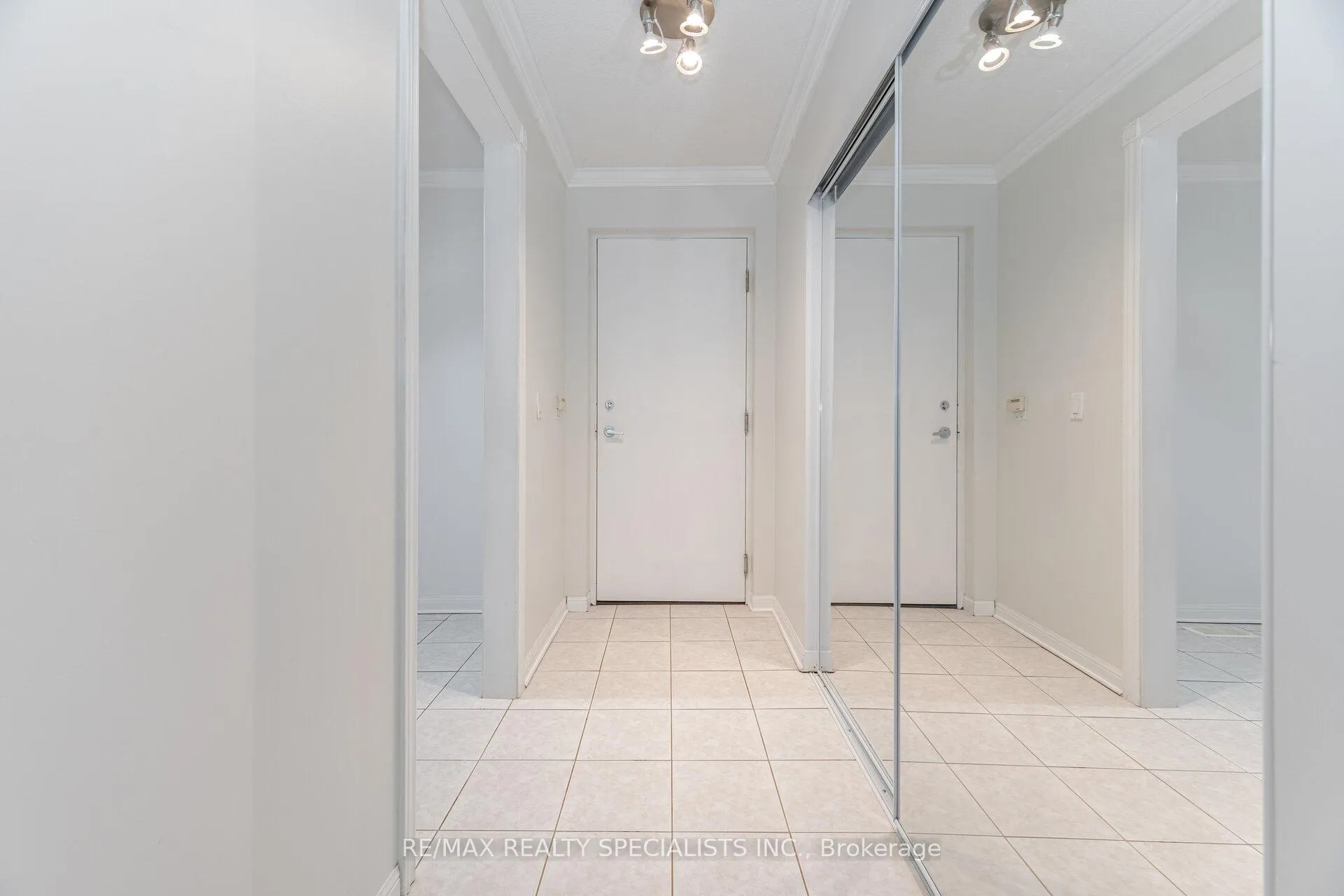 Photo 3 of Unit 825, 1400 The Esplanade N, Pickering, Town Centre — HOMEH