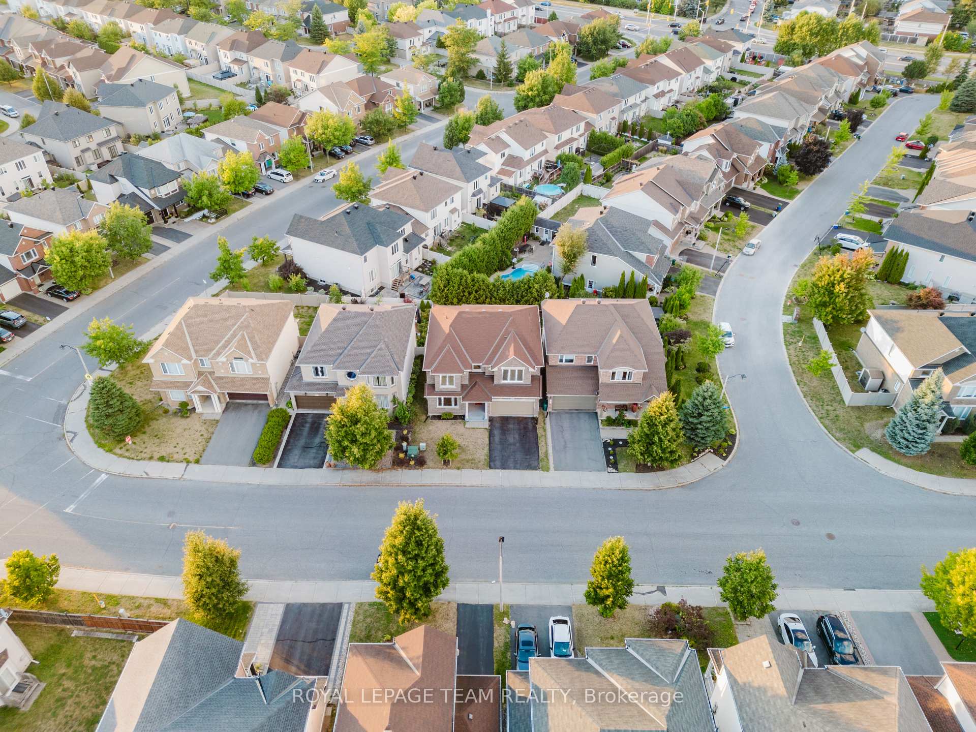 Photo 3 of 705 Clearbrook Drive, Ottawa, Barrhaven - Strandherd — HOMEH