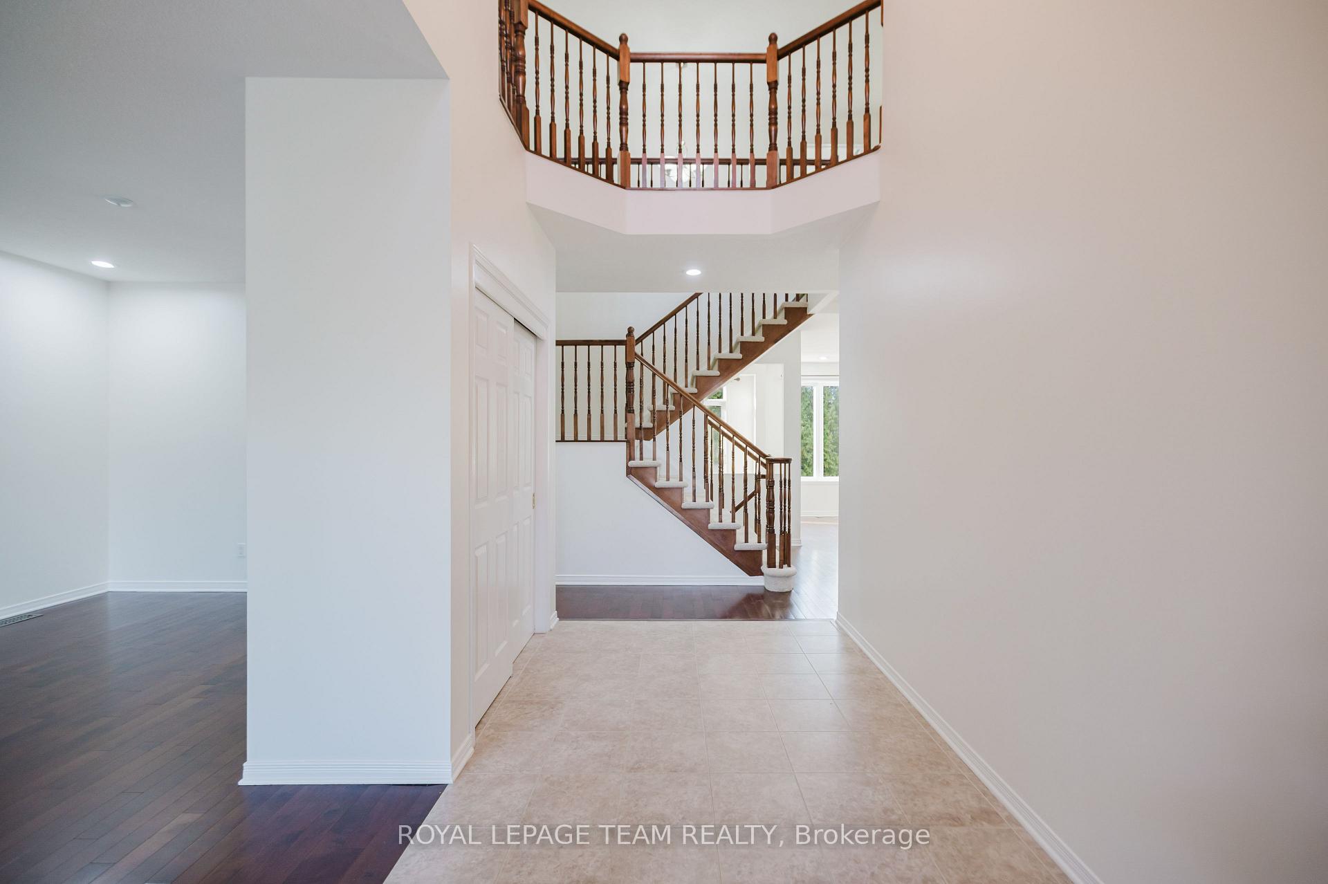 Photo 4 of 705 Clearbrook Drive, Ottawa, Barrhaven - Strandherd — HOMEH