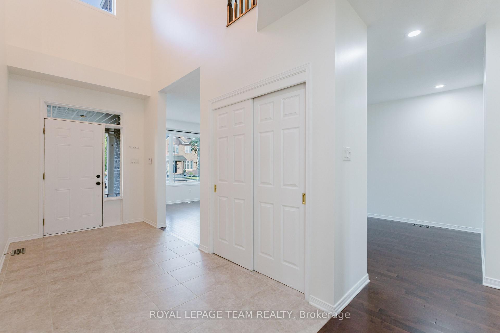 Photo 5 of 705 Clearbrook Drive, Ottawa, Barrhaven - Strandherd — HOMEH