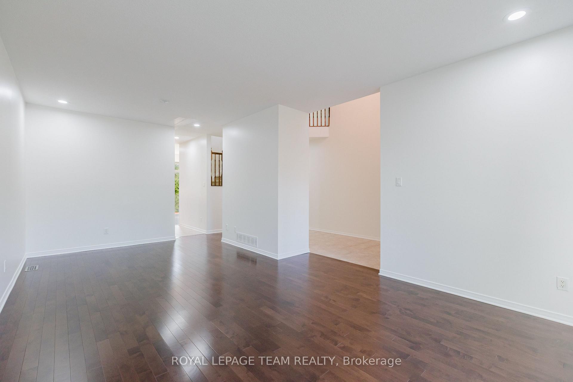 Photo 6 of 705 Clearbrook Drive, Ottawa, Barrhaven - Strandherd — HOMEH