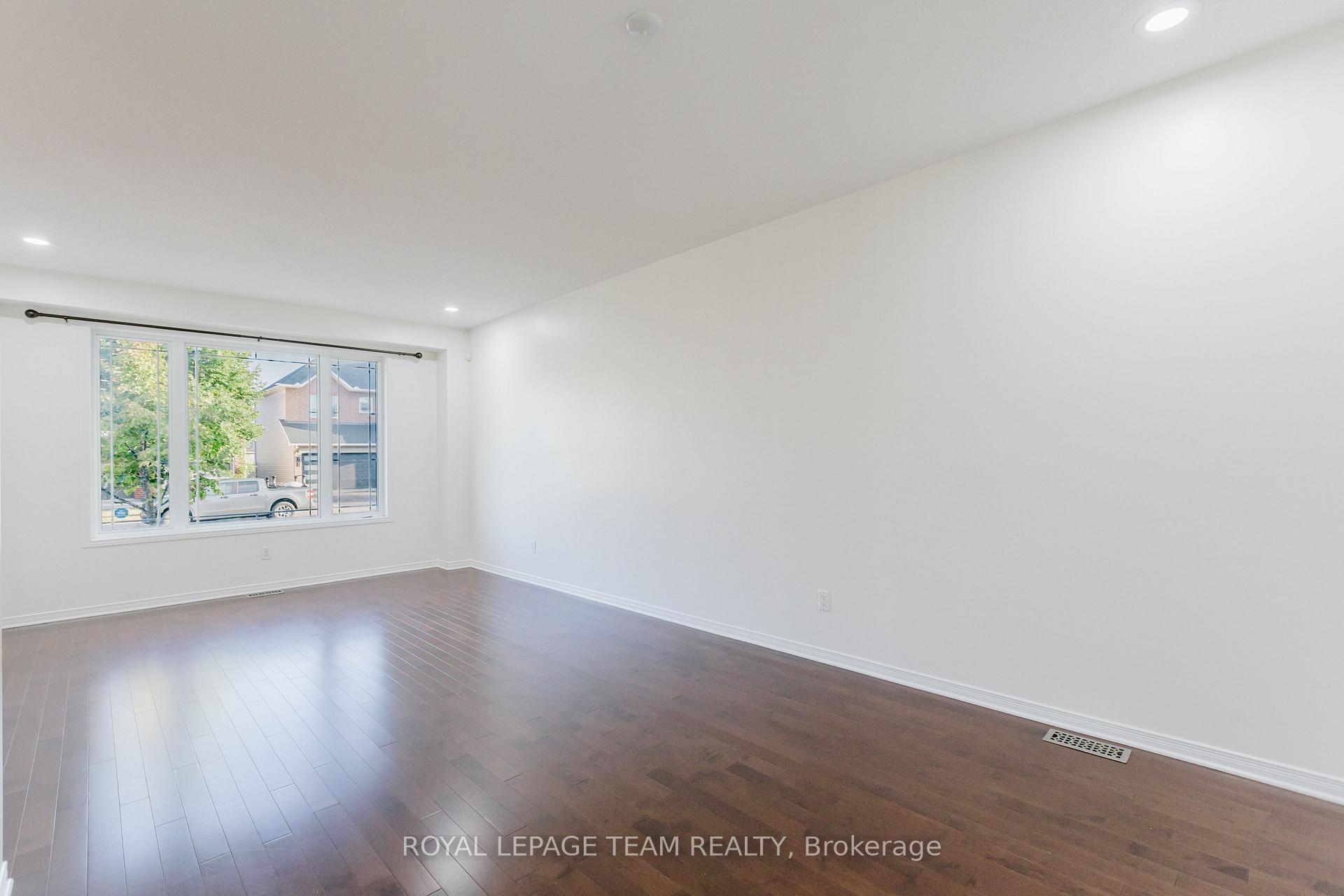 Photo 7 of 705 Clearbrook Drive, Ottawa, Barrhaven - Strandherd — HOMEH