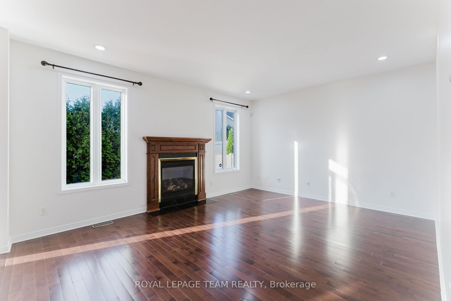 Photo 8 of 705 Clearbrook Drive, Ottawa, Barrhaven - Strandherd — HOMEH
