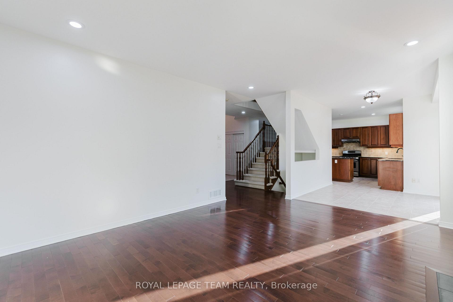 Photo 9 of 705 Clearbrook Drive, Ottawa, Barrhaven - Strandherd — HOMEH