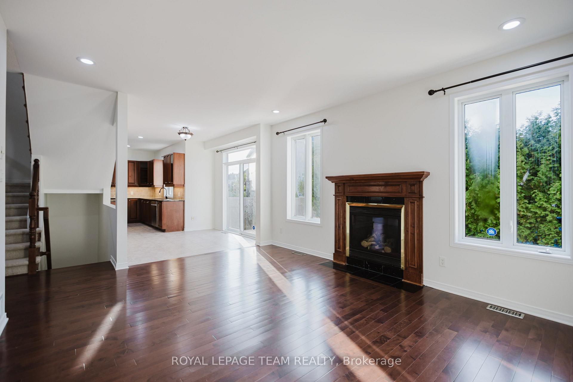 Photo 10 of 705 Clearbrook Drive, Ottawa, Barrhaven - Strandherd — HOMEH