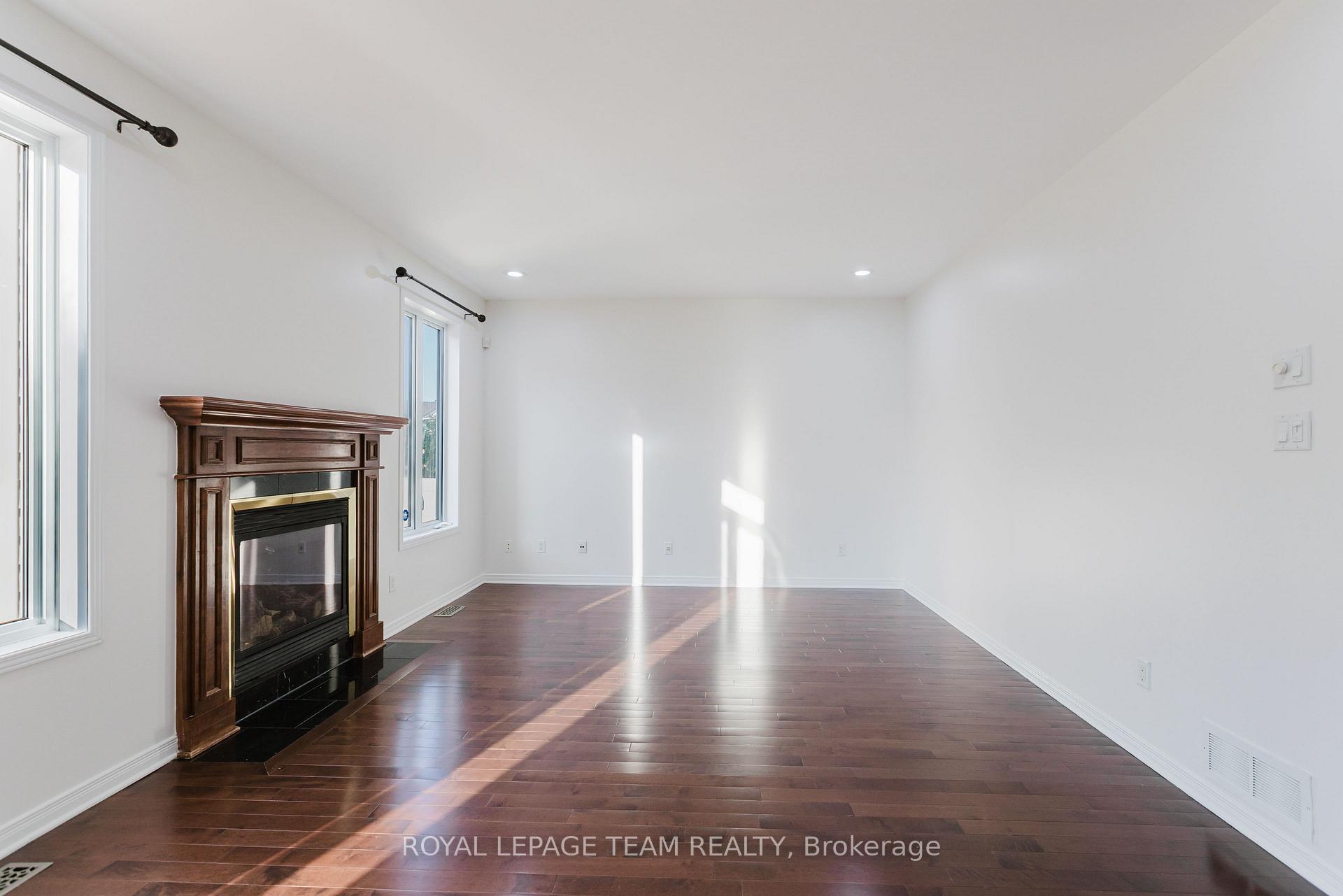 Photo 11 of 705 Clearbrook Drive, Ottawa, Barrhaven - Strandherd — HOMEH