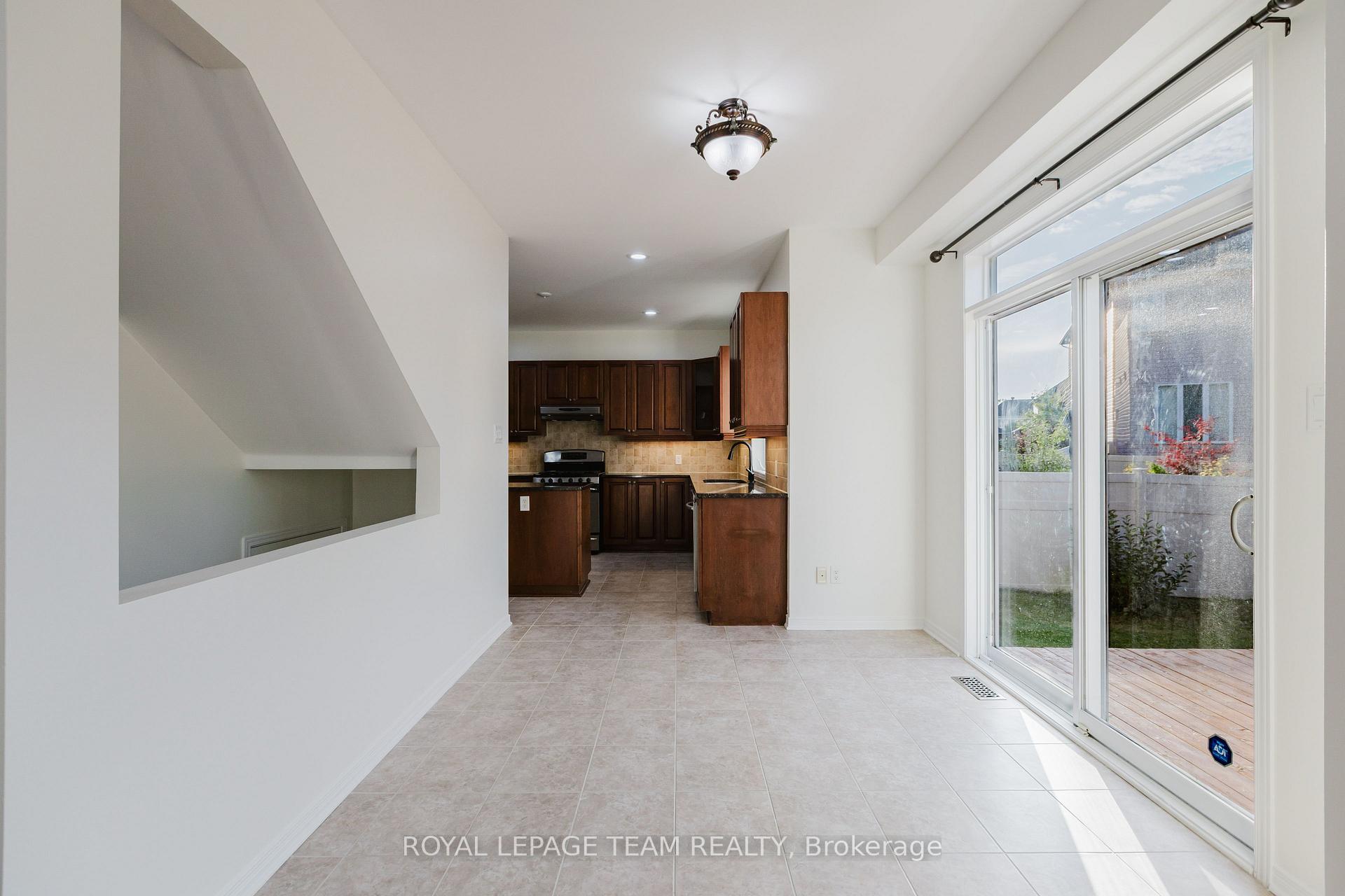 Photo 12 of 705 Clearbrook Drive, Ottawa, Barrhaven - Strandherd — HOMEH