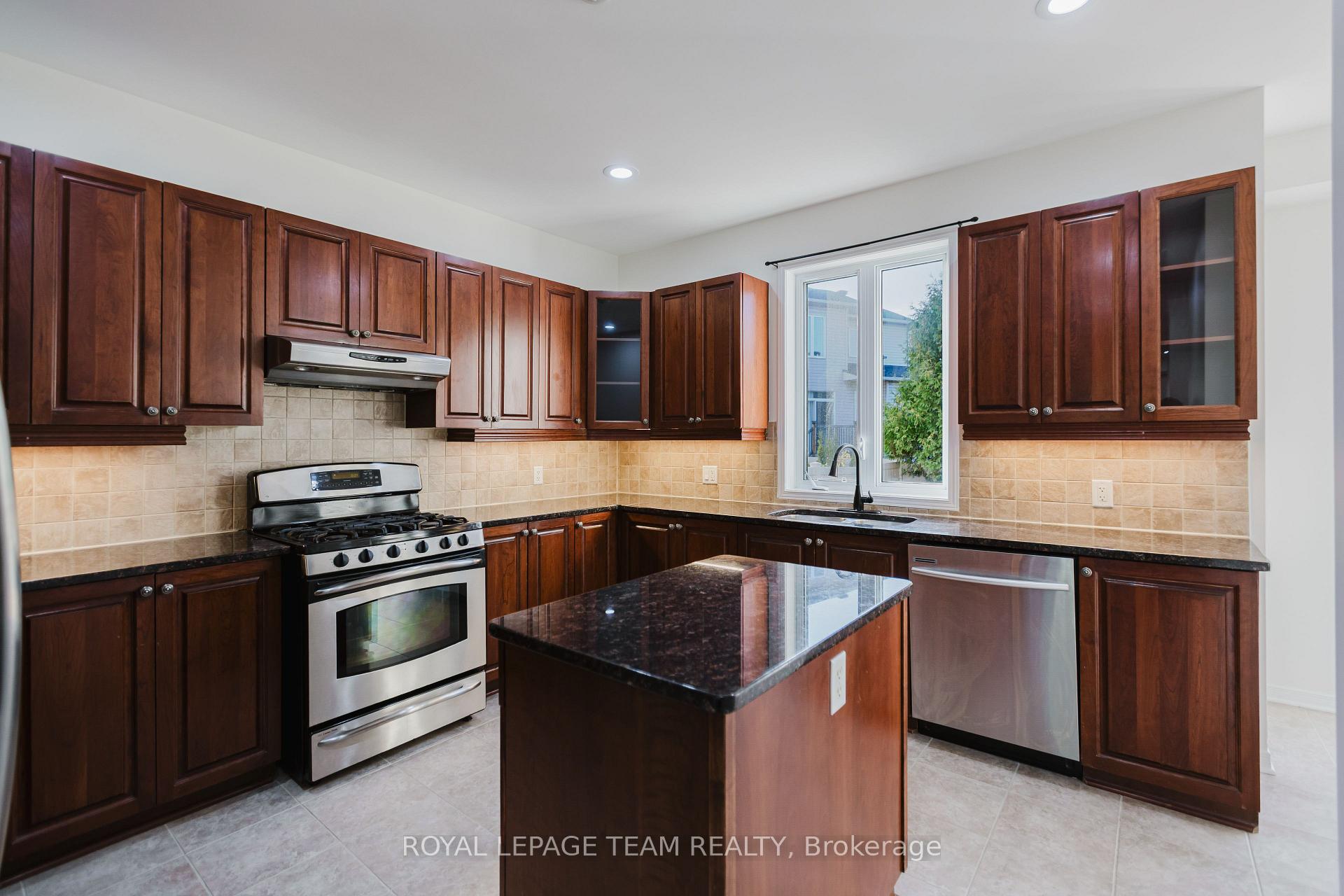 Photo 14 of 705 Clearbrook Drive, Ottawa, Barrhaven - Strandherd — HOMEH