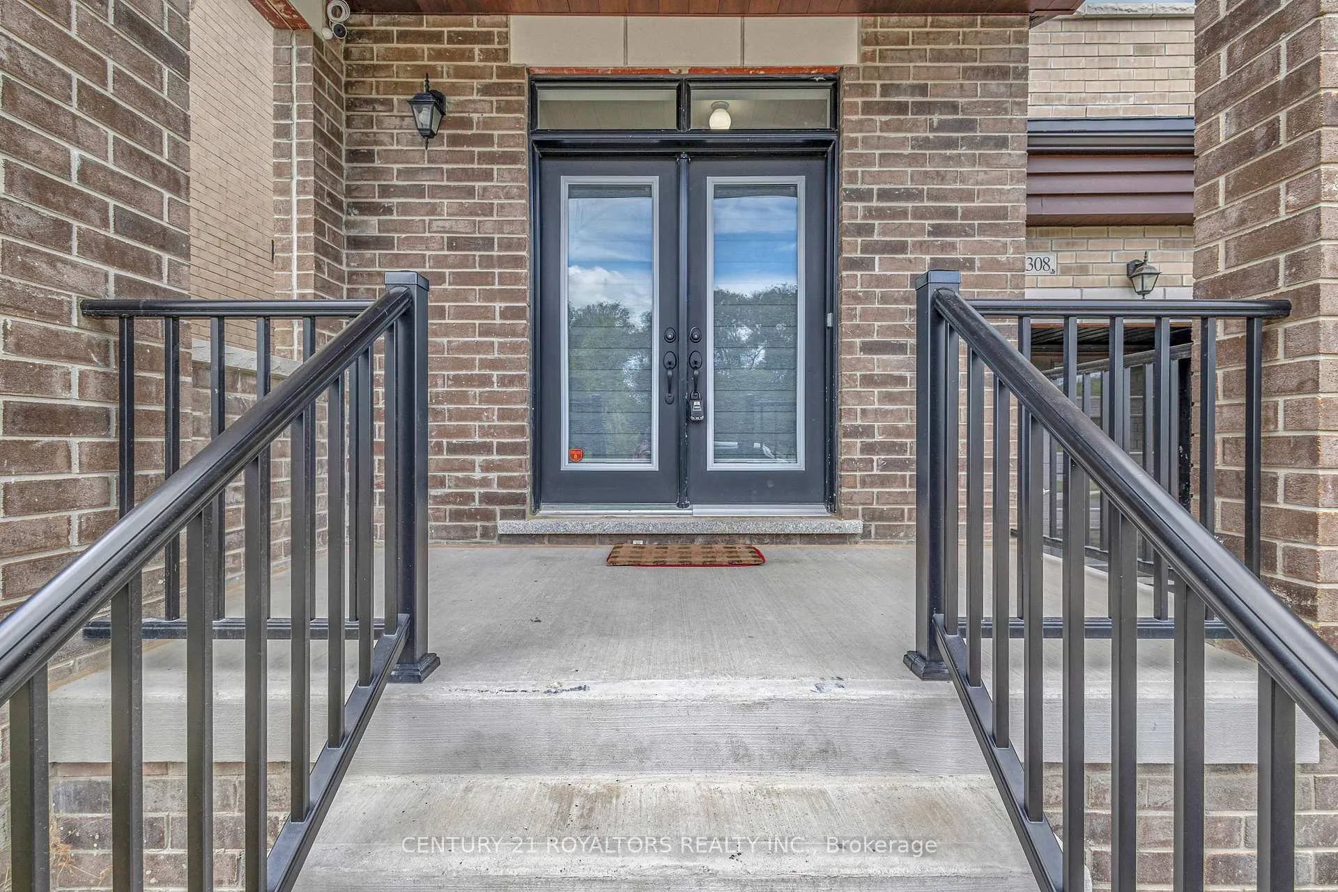 Photo 3 of 1308 Klondike Drive, Oshawa, Kedron — HOMEH