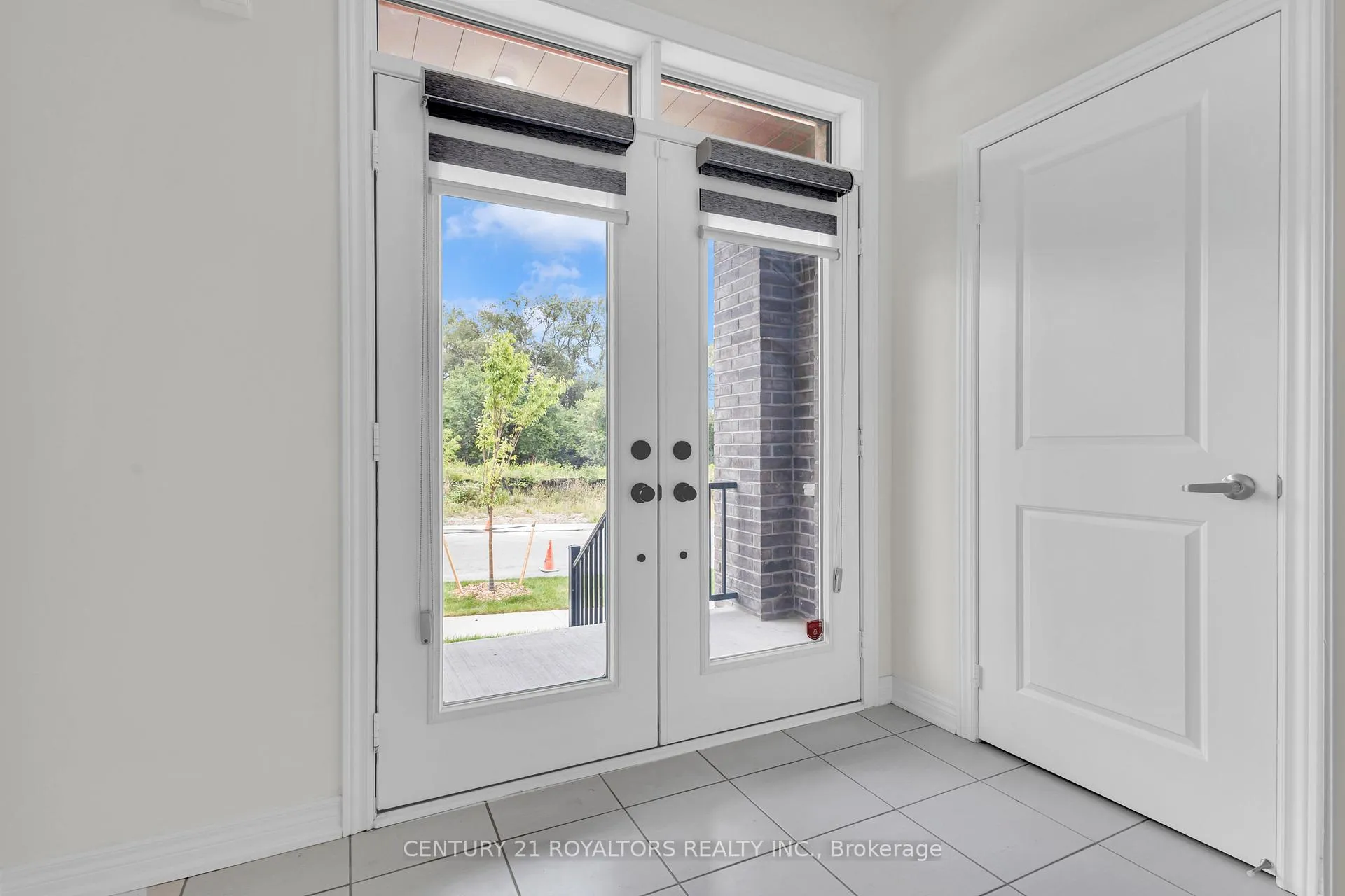 Photo 4 of 1308 Klondike Drive, Oshawa, Kedron — HOMEH