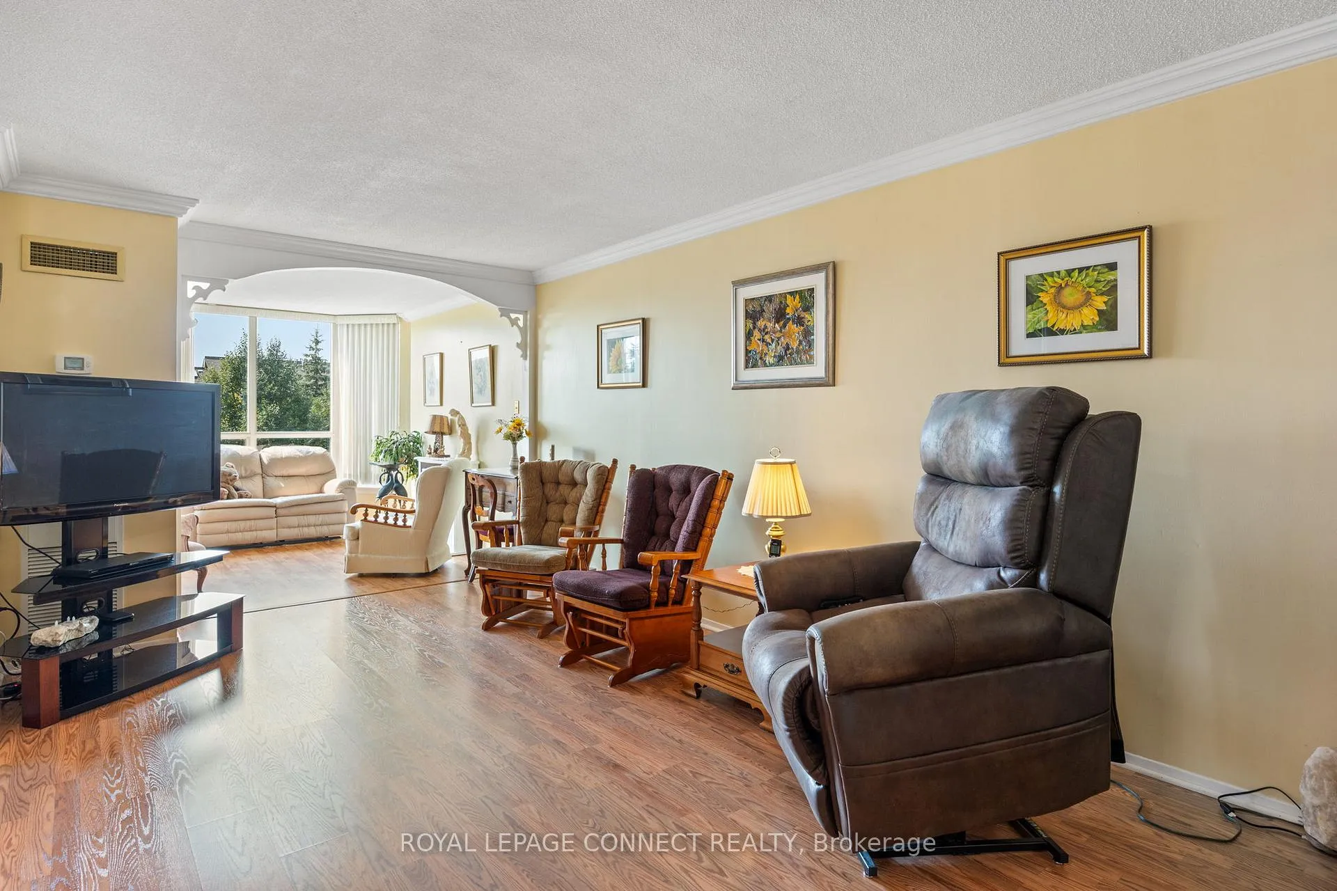 Photo 9 of Unit 422, 1880 Valley Farm Road, Pickering, Town Centre — HOMEH