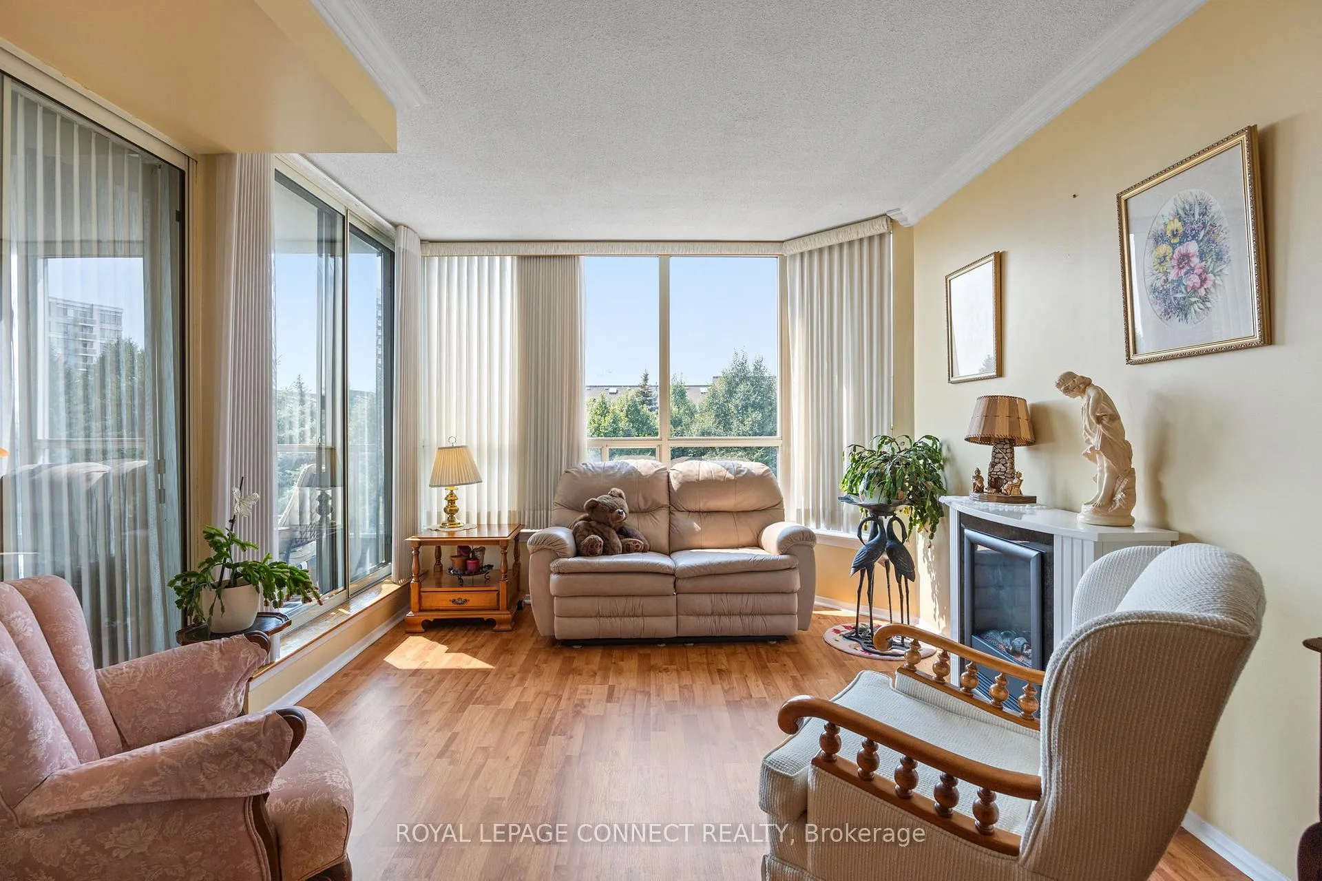 Photo 13 of Unit 422, 1880 Valley Farm Road, Pickering, Town Centre — HOMEH