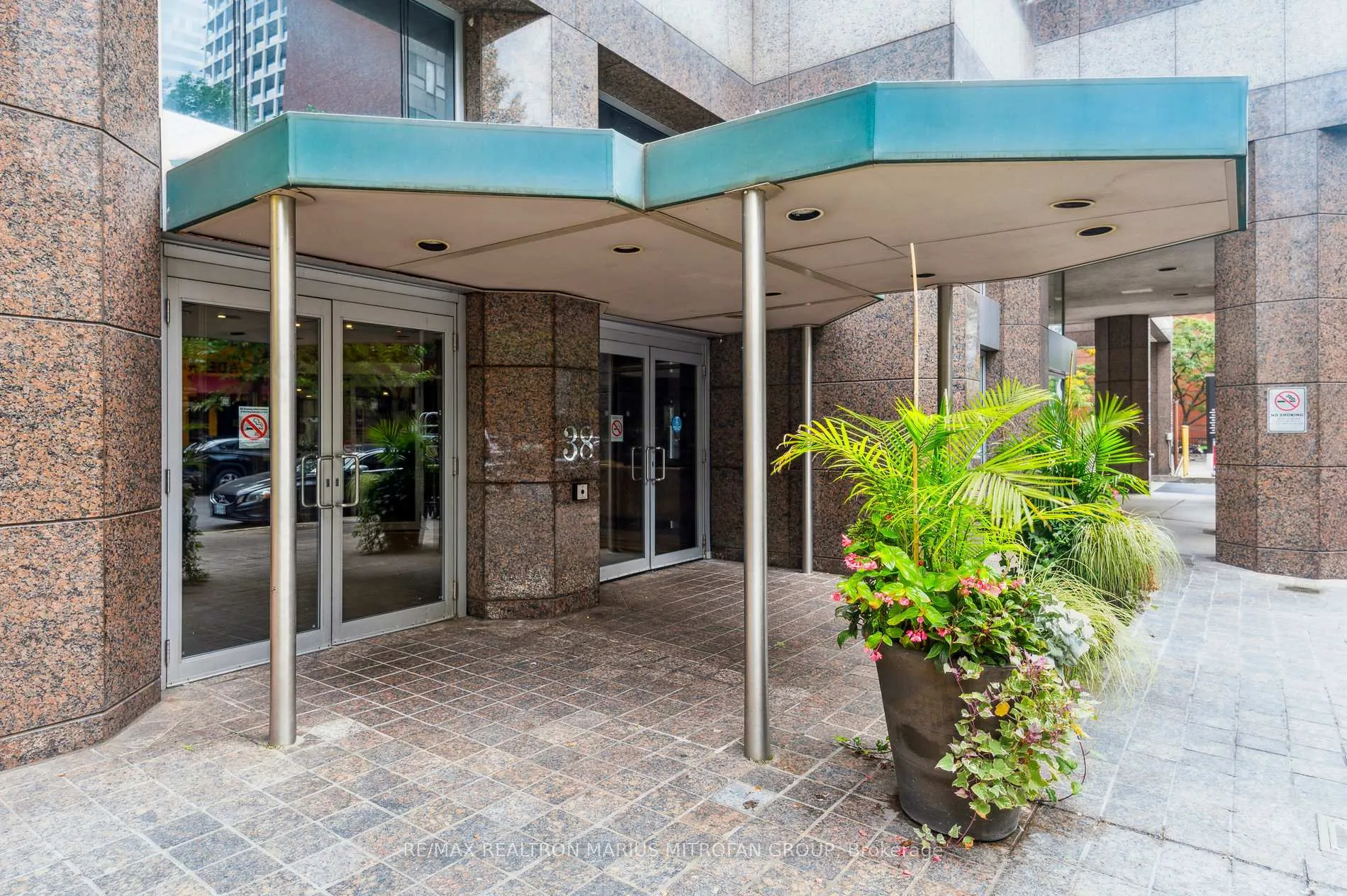Photo 2 of Unit 1613, 38 Elm Street, Toronto, Bay Street Corridor — HOMEH