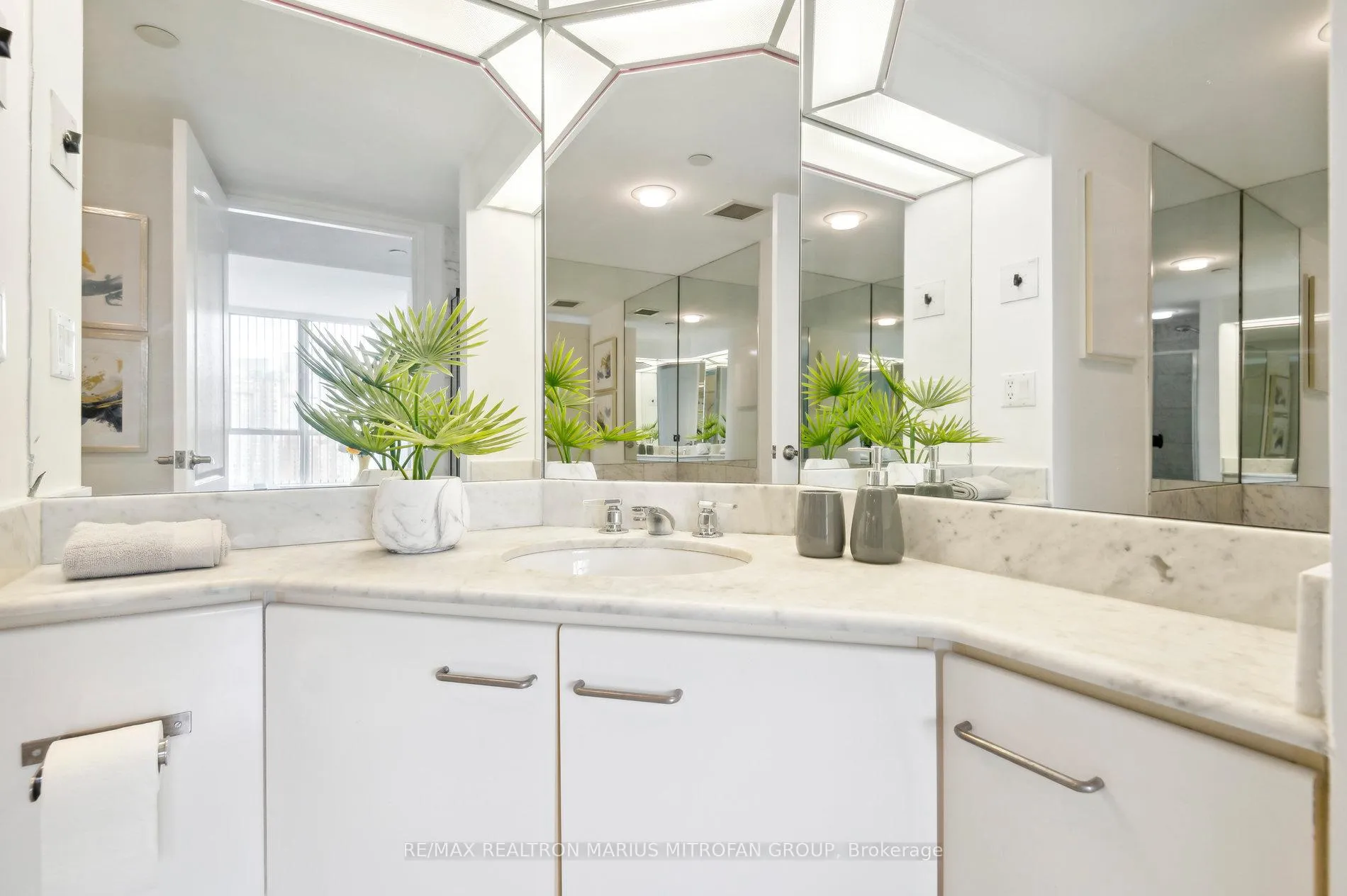Photo 32 of Unit 1613, 38 Elm Street, Toronto, Bay Street Corridor — HOMEH