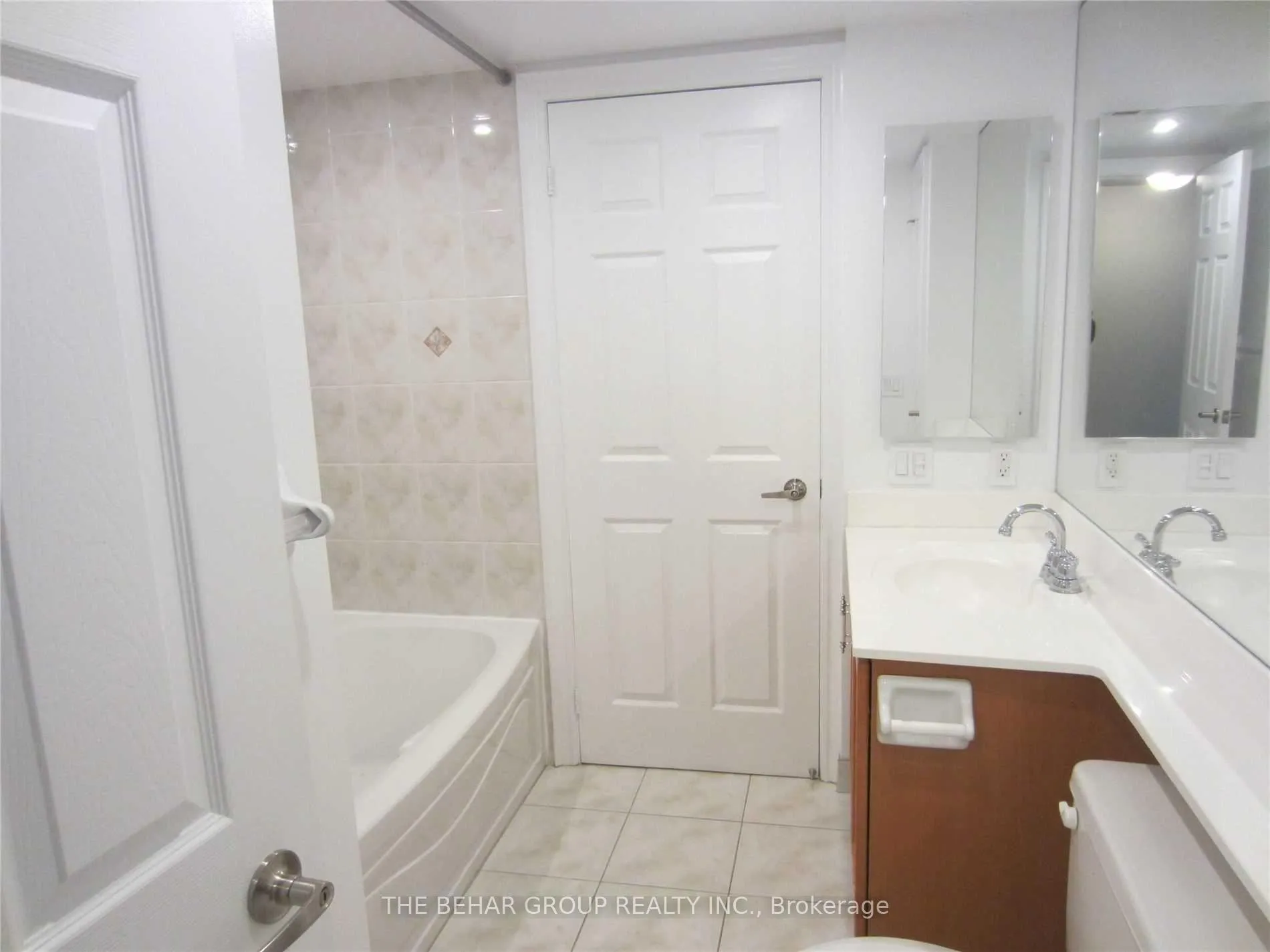 Photo 12 of Unit 323, 33 Cox Boulevard, Markham, Unionville — HOMEH