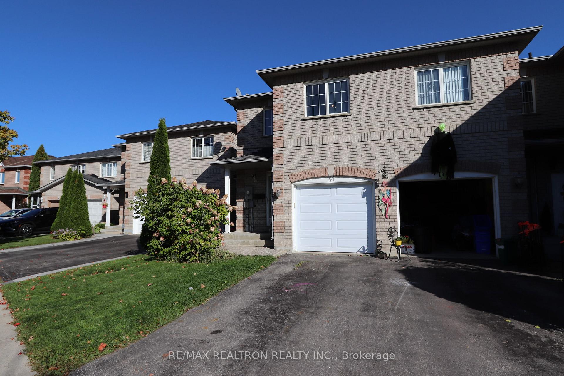 Photo 1 of 41 Lancaster Court, Georgina, Keswick South — HOMEH