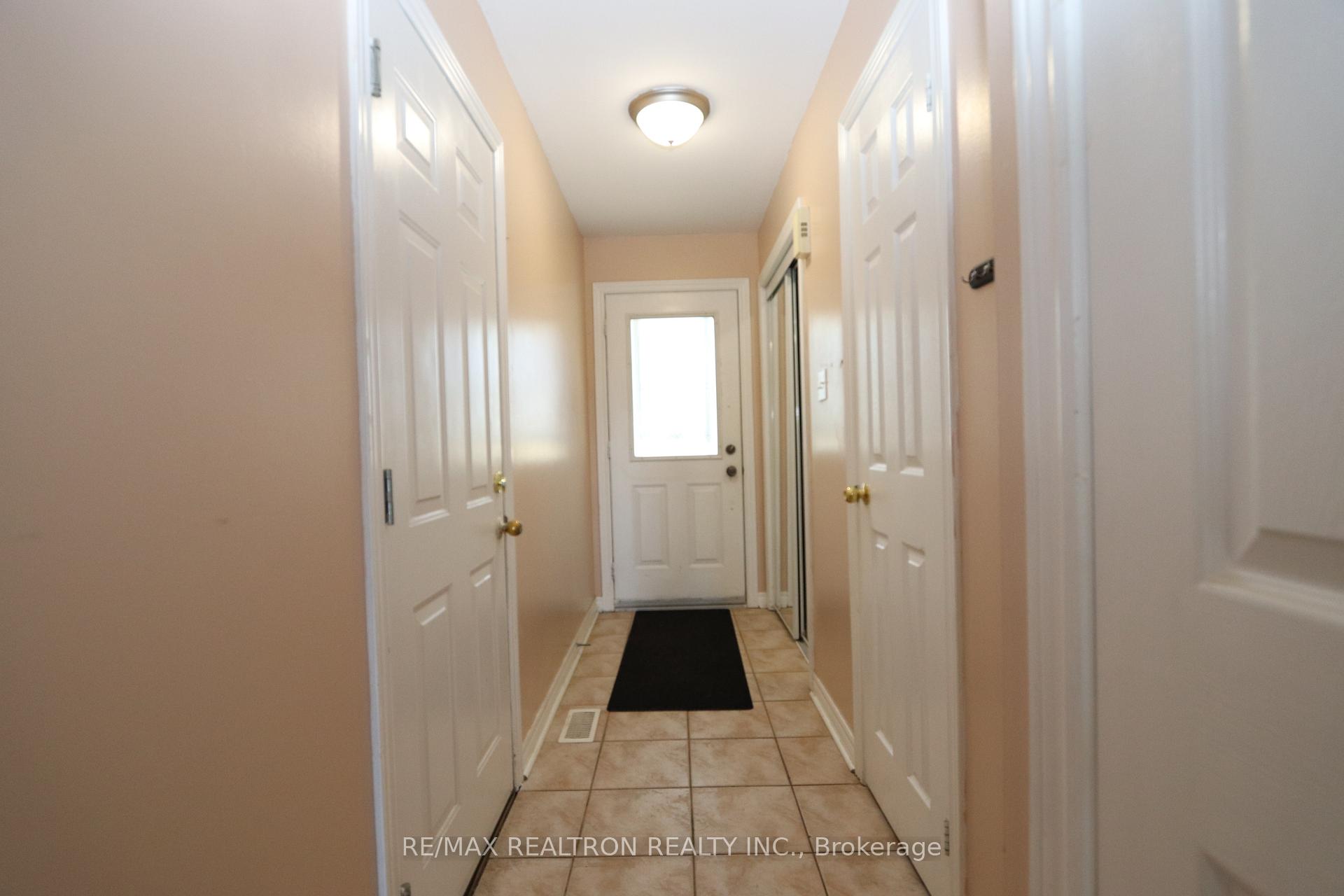 Photo 3 of 41 Lancaster Court, Georgina, Keswick South — HOMEH
