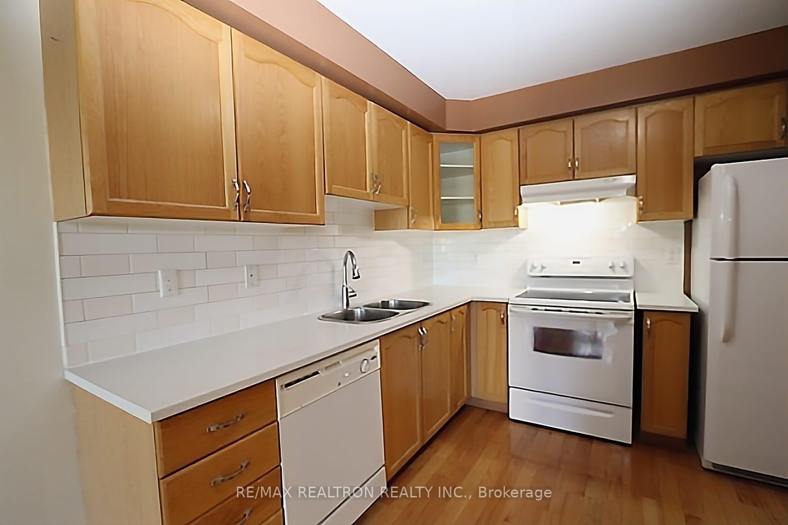 Photo 5 of 41 Lancaster Court, Georgina, Keswick South — HOMEH