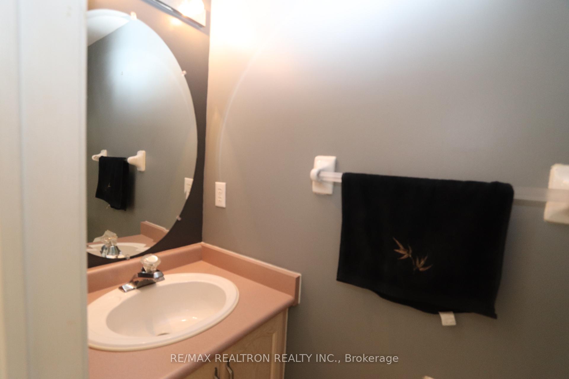 Photo 8 of 41 Lancaster Court, Georgina, Keswick South — HOMEH