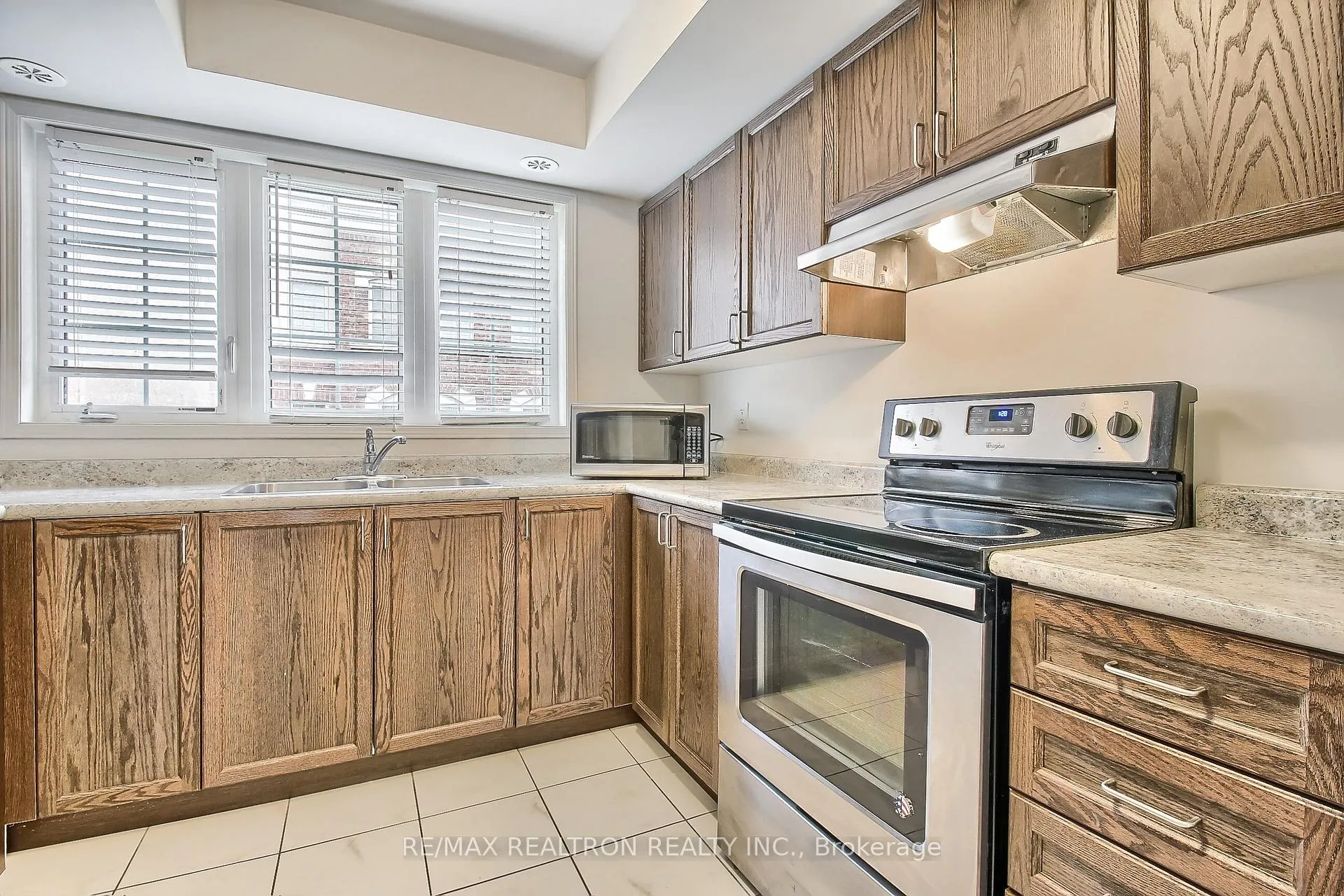 Photo 9 of Unit 424, 2201 Chevron Prince Path, Oshawa, Windfields — HOMEH