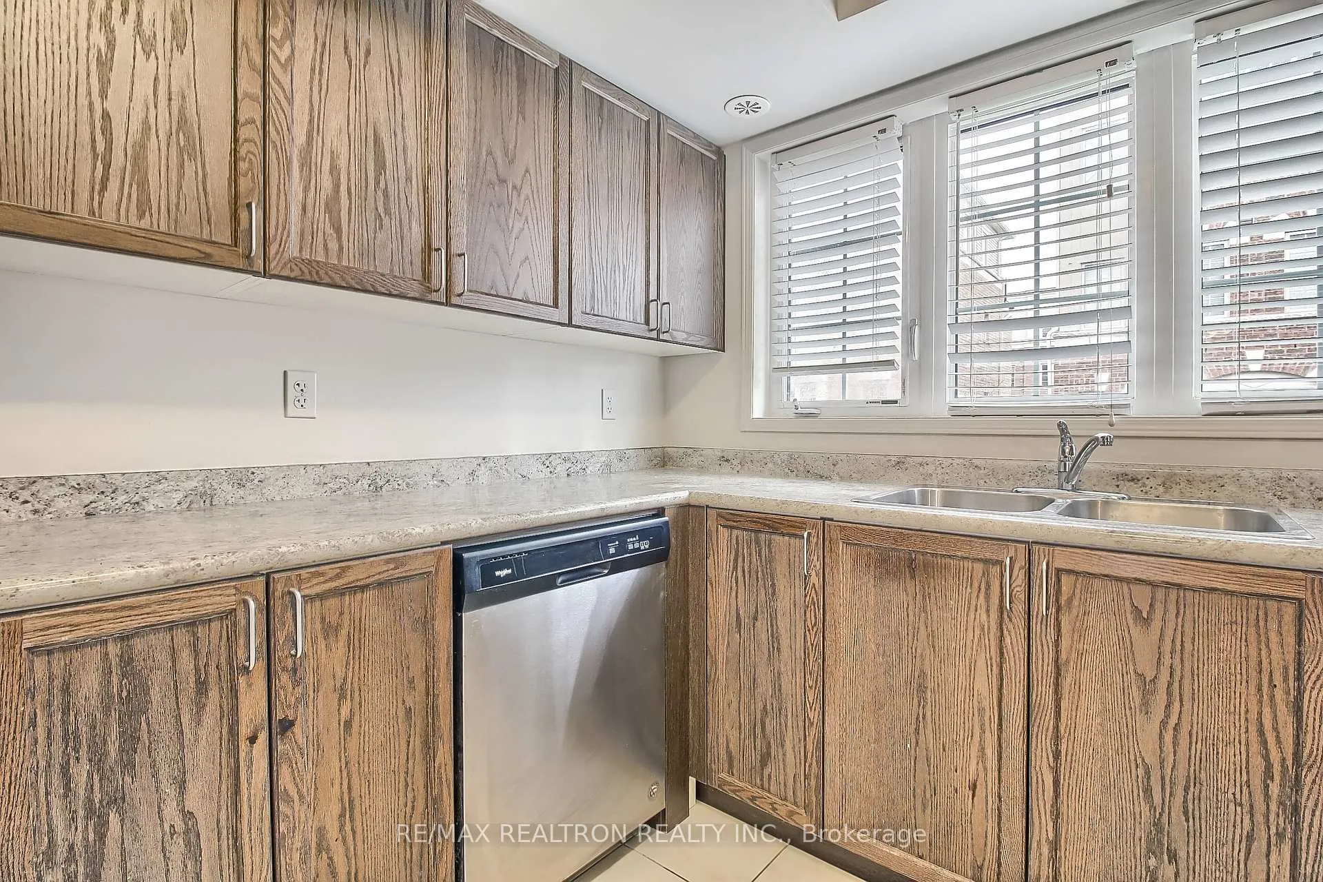 Photo 10 of Unit 424, 2201 Chevron Prince Path, Oshawa, Windfields — HOMEH