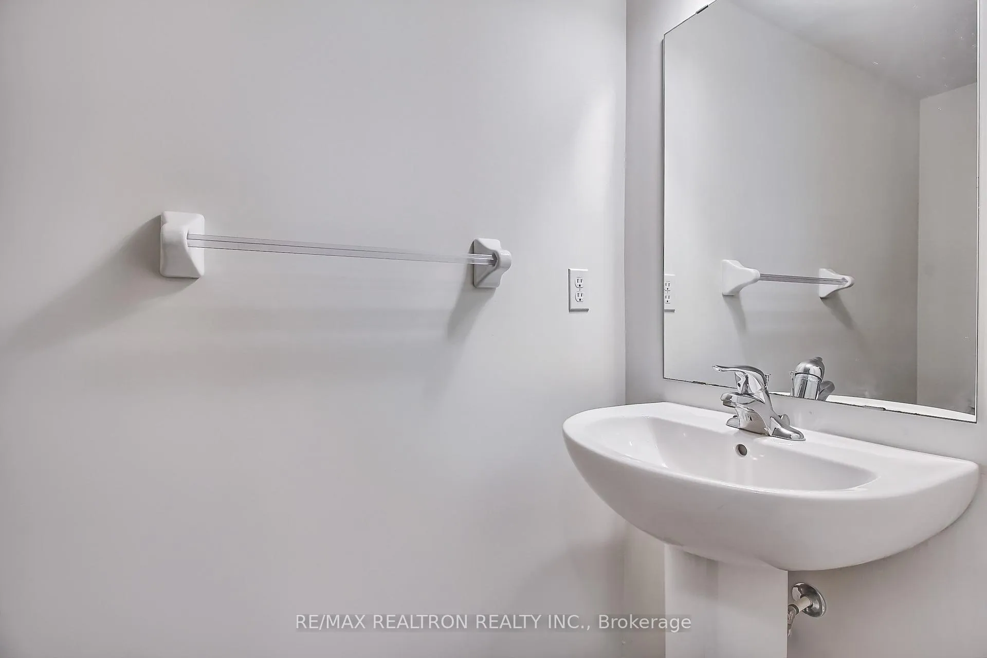 Photo 18 of Unit 424, 2201 Chevron Prince Path, Oshawa, Windfields — HOMEH