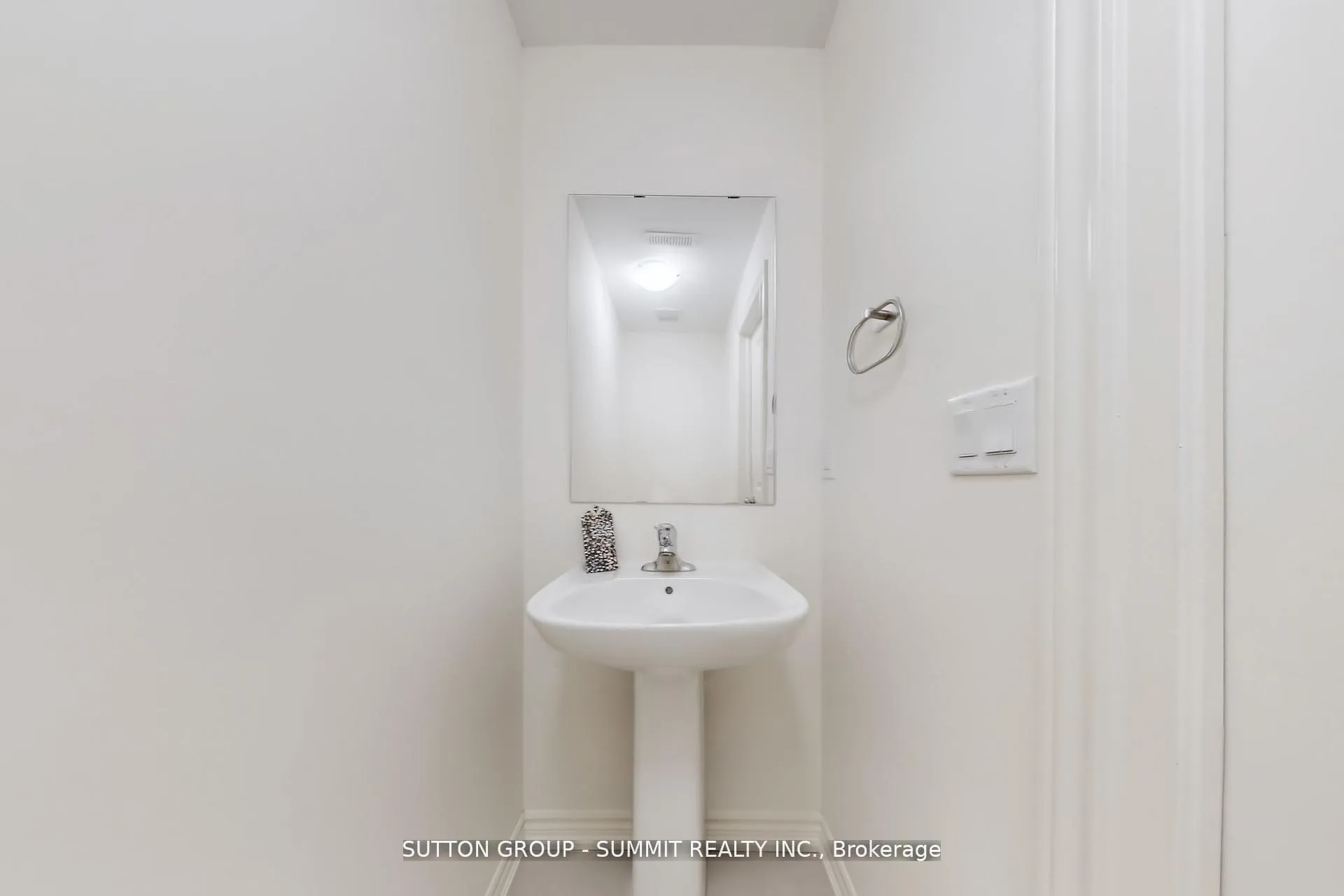 Photo 6 of 460 Salem Road S, Ajax, South East — HOMEH