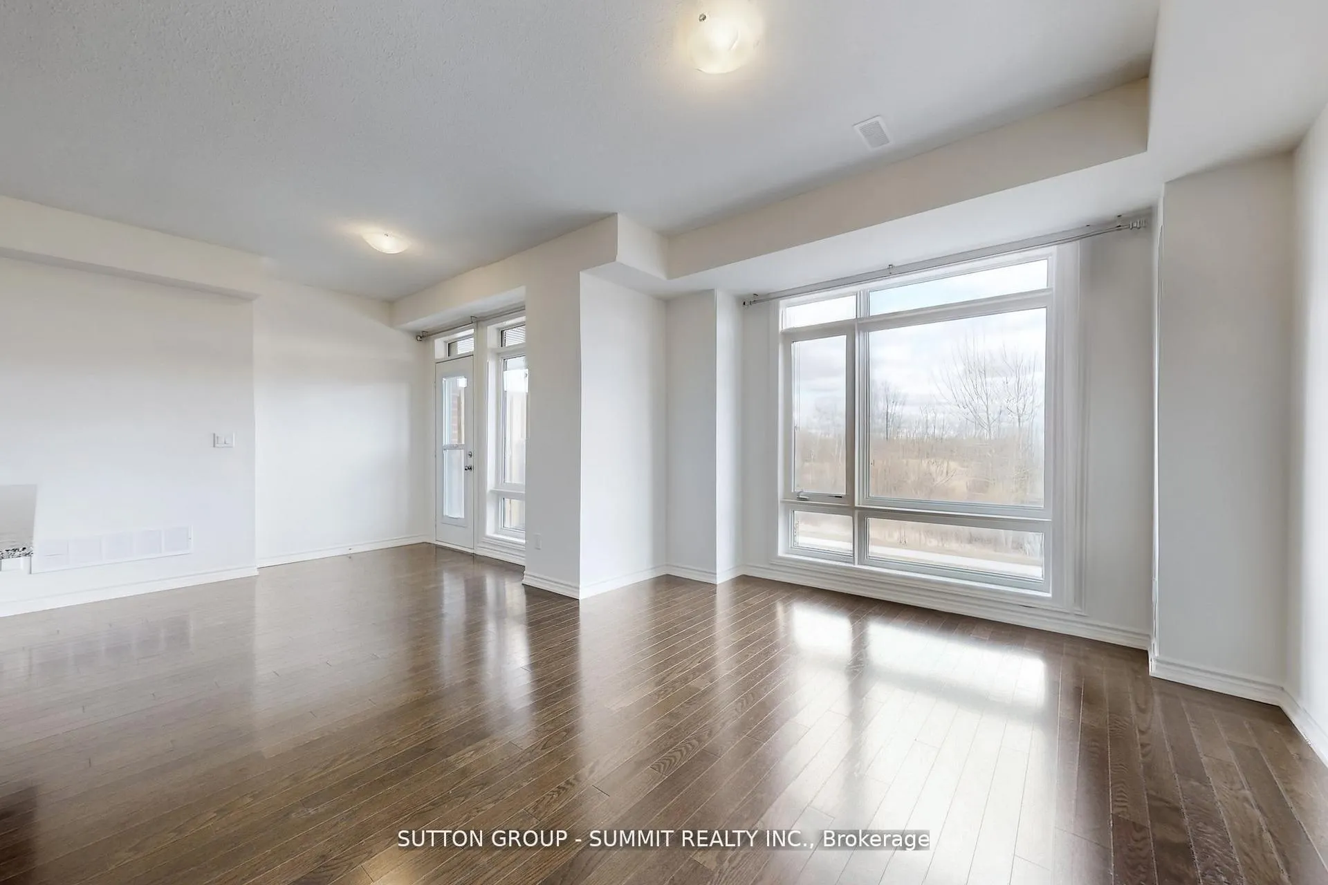 Photo 8 of 460 Salem Road S, Ajax, South East — HOMEH
