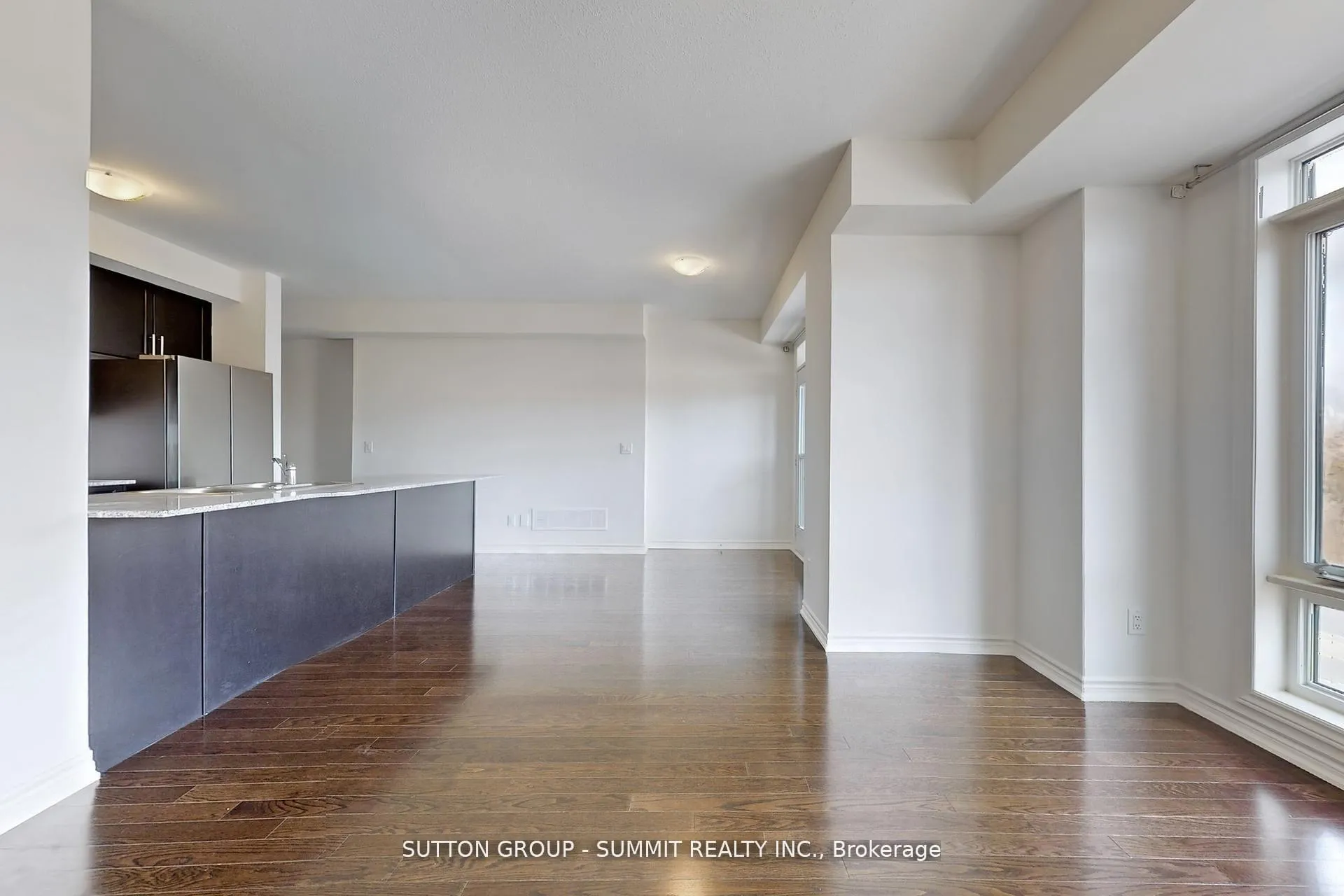 Photo 9 of 460 Salem Road S, Ajax, South East — HOMEH
