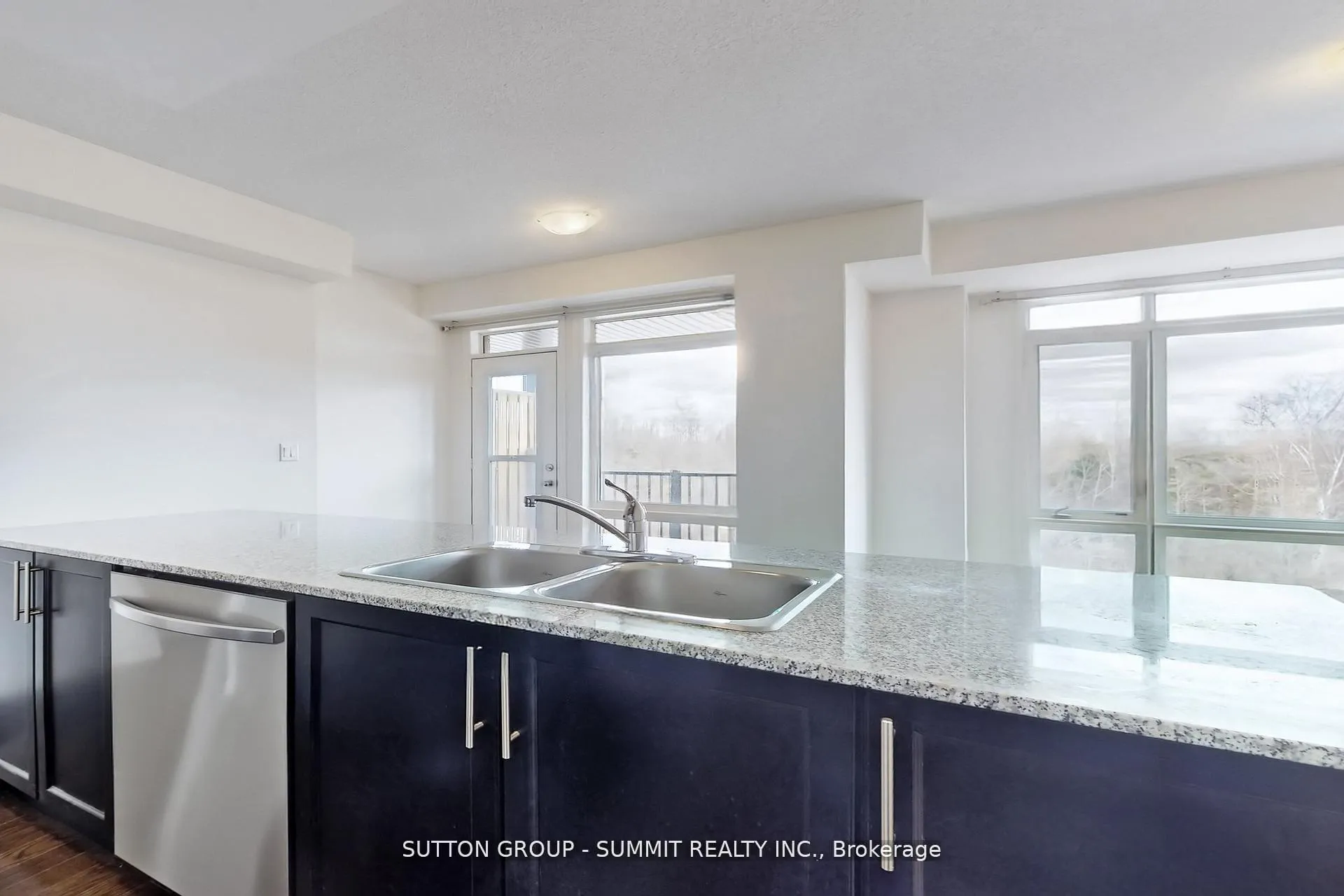 Photo 17 of 460 Salem Road S, Ajax, South East — HOMEH