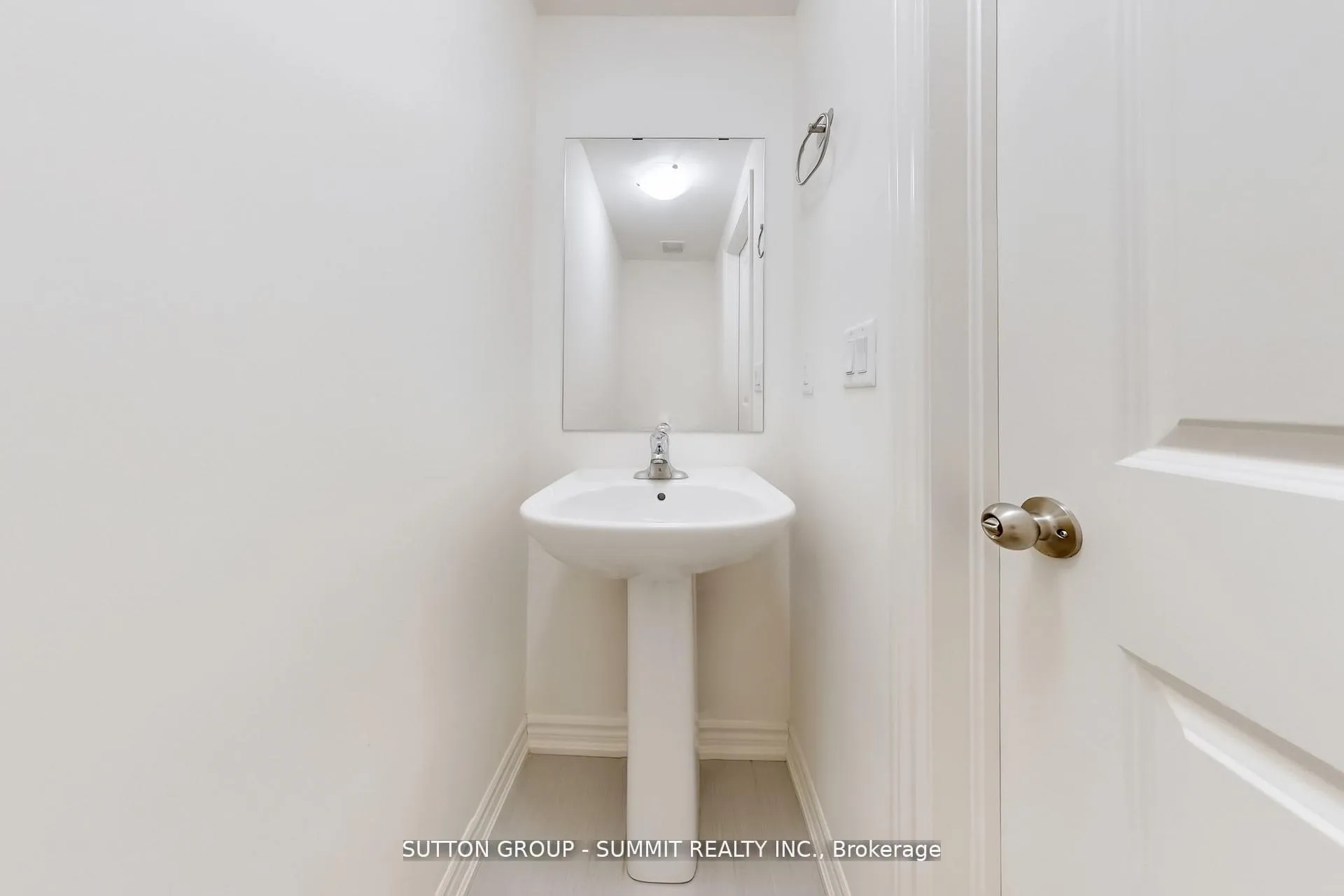 Photo 19 of 460 Salem Road S, Ajax, South East — HOMEH